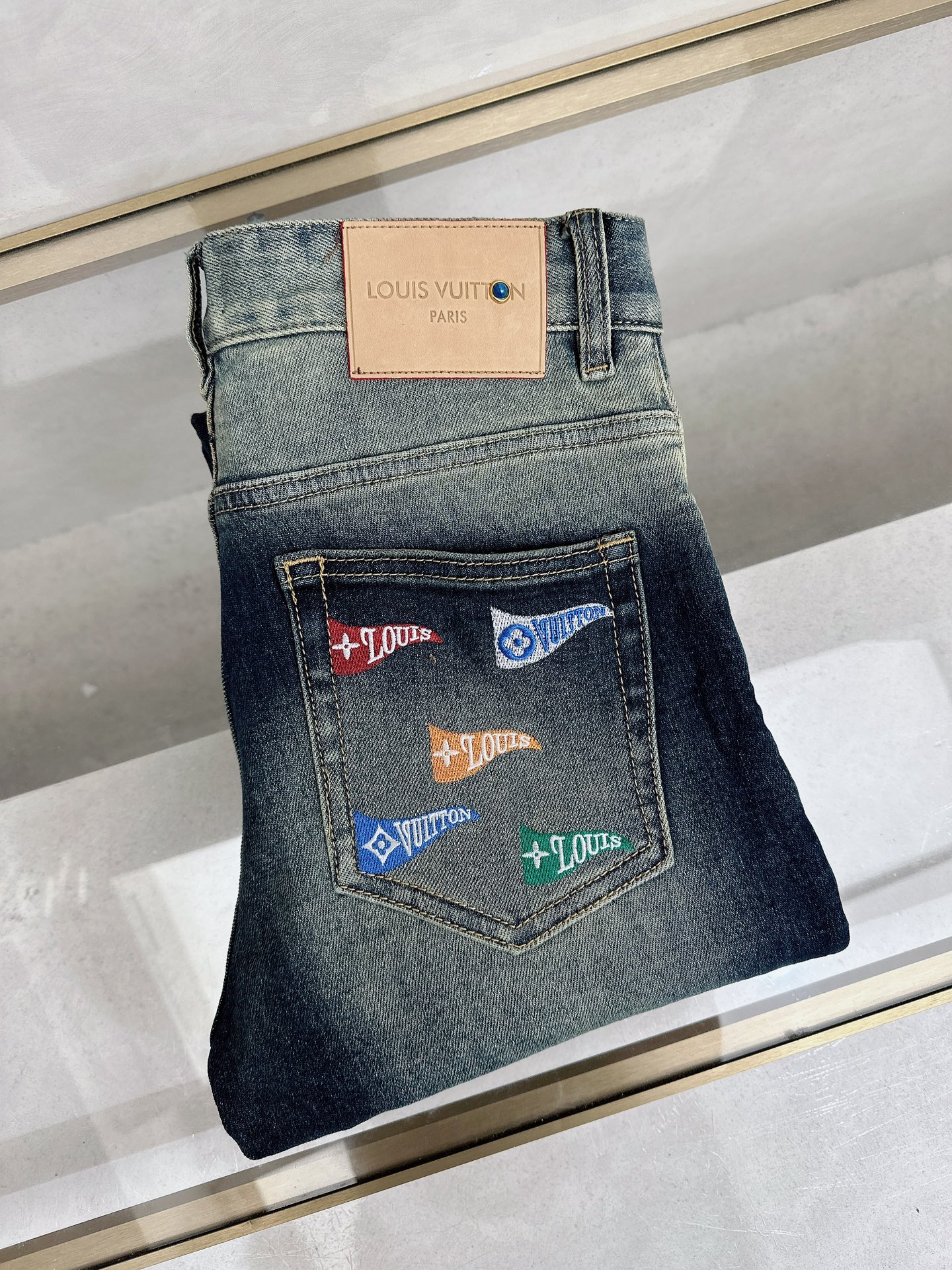 LV 春夏🔥🔥新款现货上市，原单爆款牛仔裤👖超级定制款，原版五金，超级重工工艺，版型超赞👍细节做工无可挑