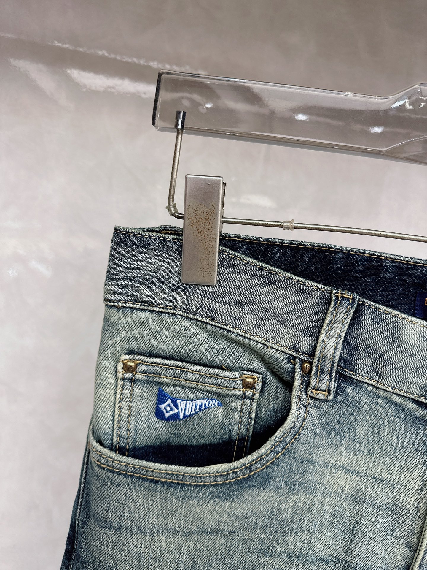 LV 春夏🔥🔥新款现货上市，原单爆款牛仔裤👖超级定制款，原版五金，超级重工工艺，版型超赞👍细节做工无可挑