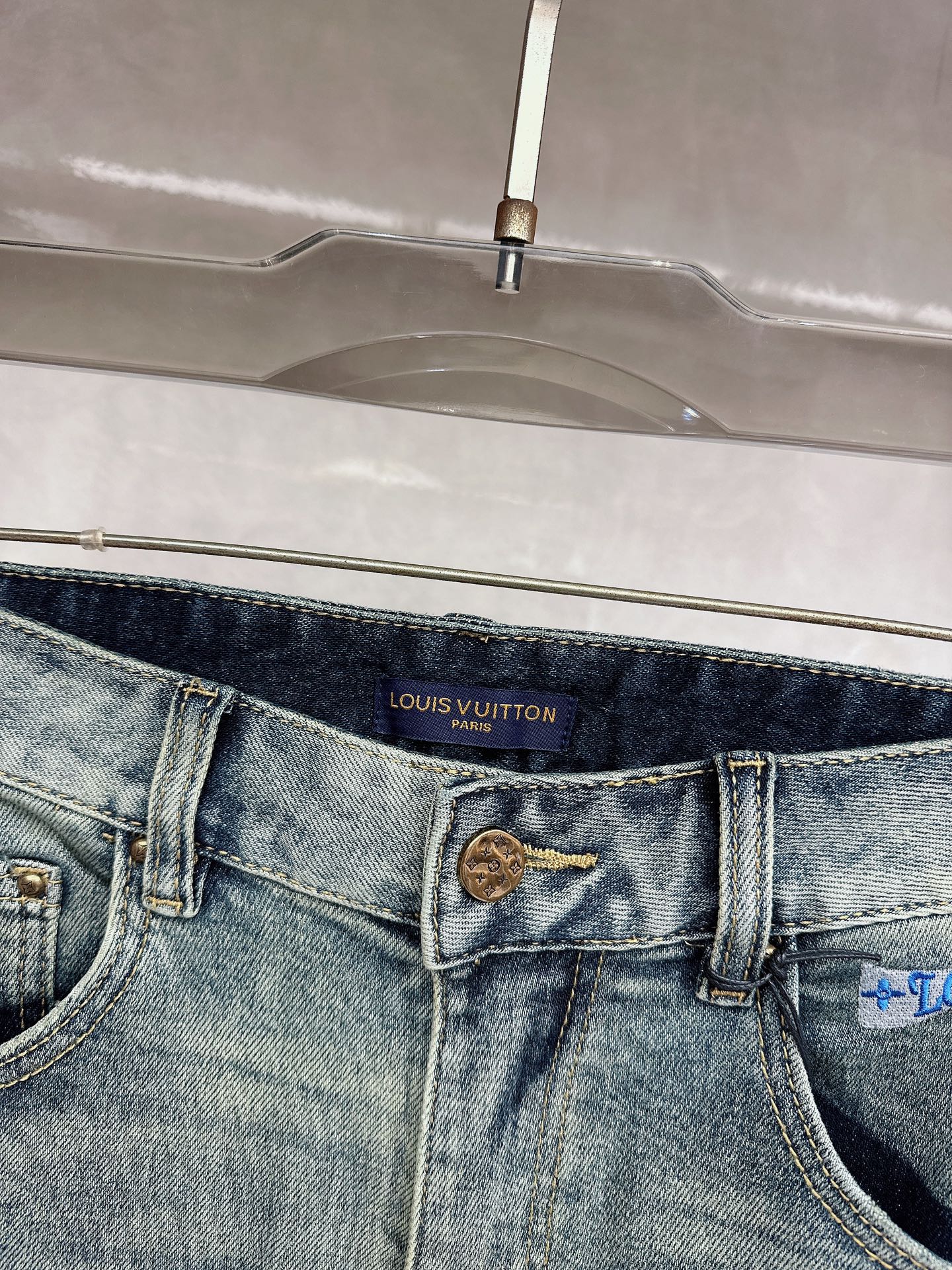 LV 春夏🔥🔥新款现货上市，原单爆款牛仔裤👖超级定制款，原版五金，超级重工工艺，版型超赞👍细节做工无可挑