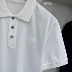 普拉达 2026春夏 年年经典 商务休闲男士短袖POLO衫. 经典百搭.衣橱必备的款式 两粒扣翻领款式 普拉达 2026春夏 年年经典 商务休闲男士短袖POLO衫. 经典百搭.衣橱必备的款式 两粒扣翻领款式