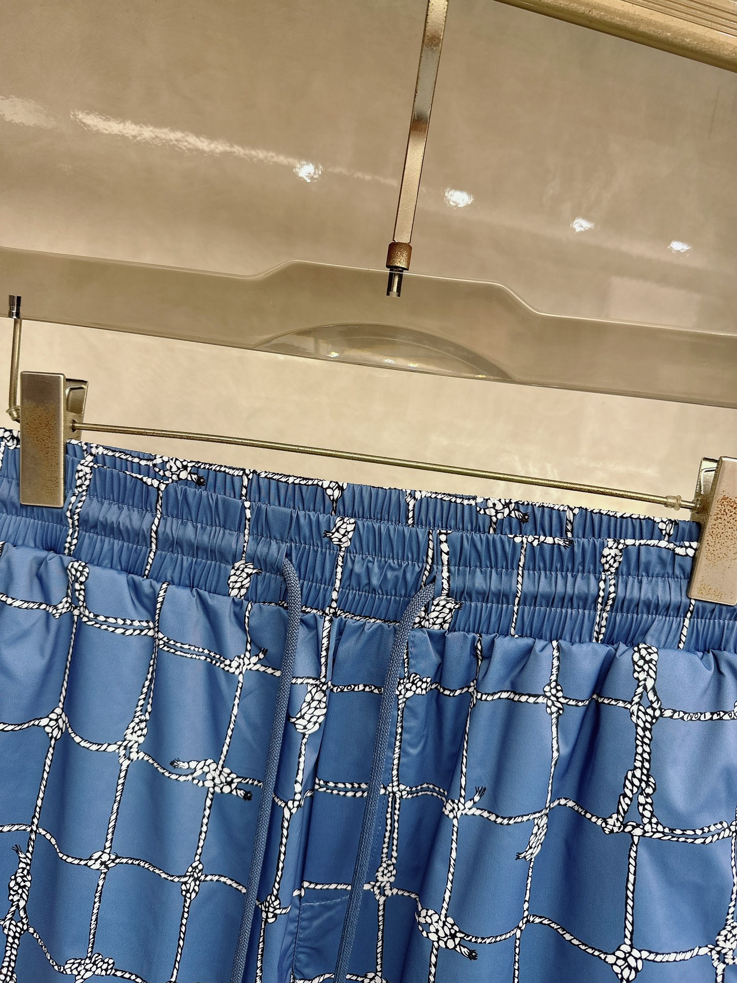 Brioni（布里奥尼） 2026春夏季新款，最新休闲短裤。原版裤型上身休闲百搭、随性慵懒范，高级定制进
