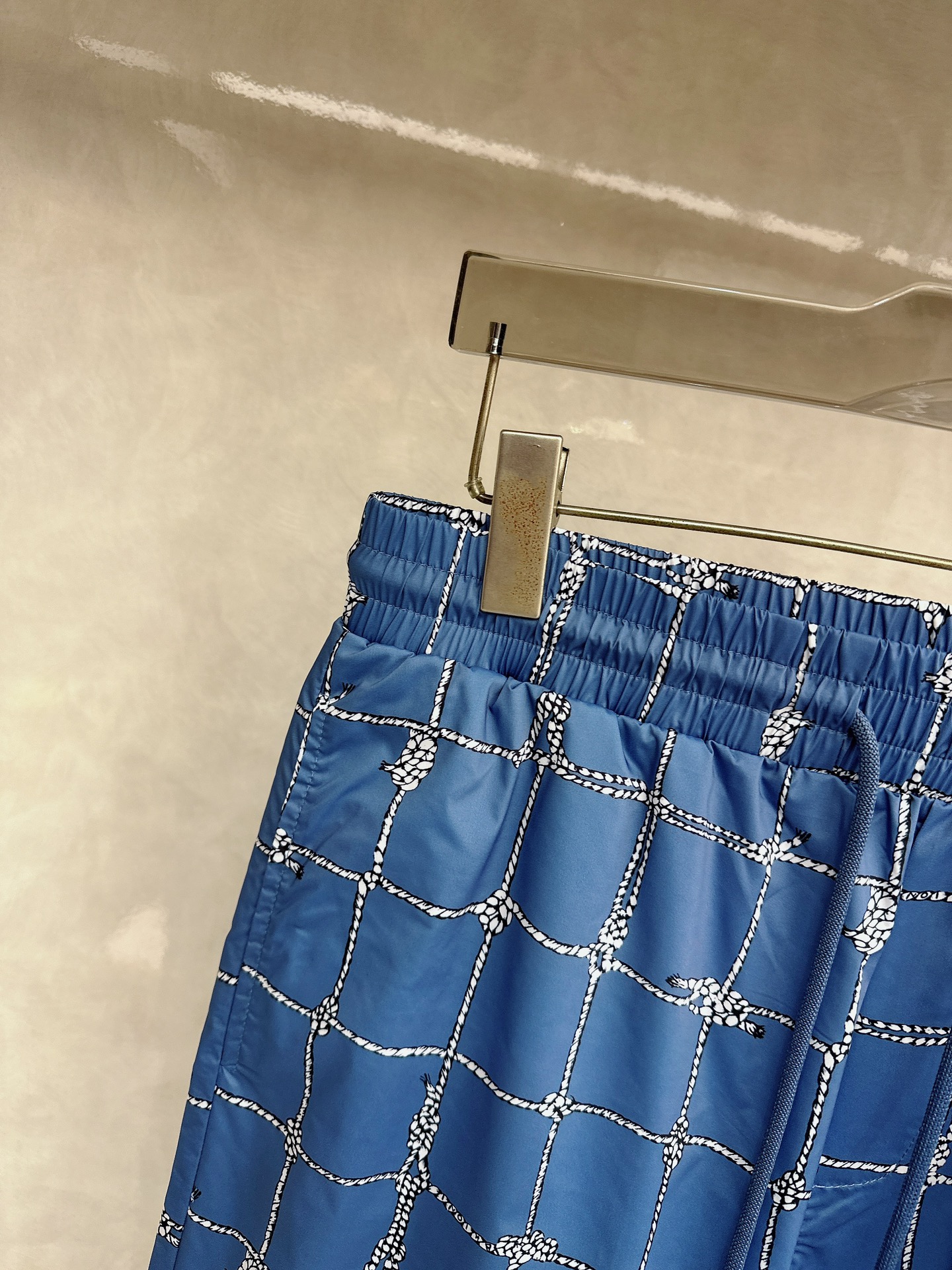Brioni（布里奥尼） 2026春夏季新款，最新休闲短裤。原版裤型上身休闲百搭、随性慵懒范，高级定制进