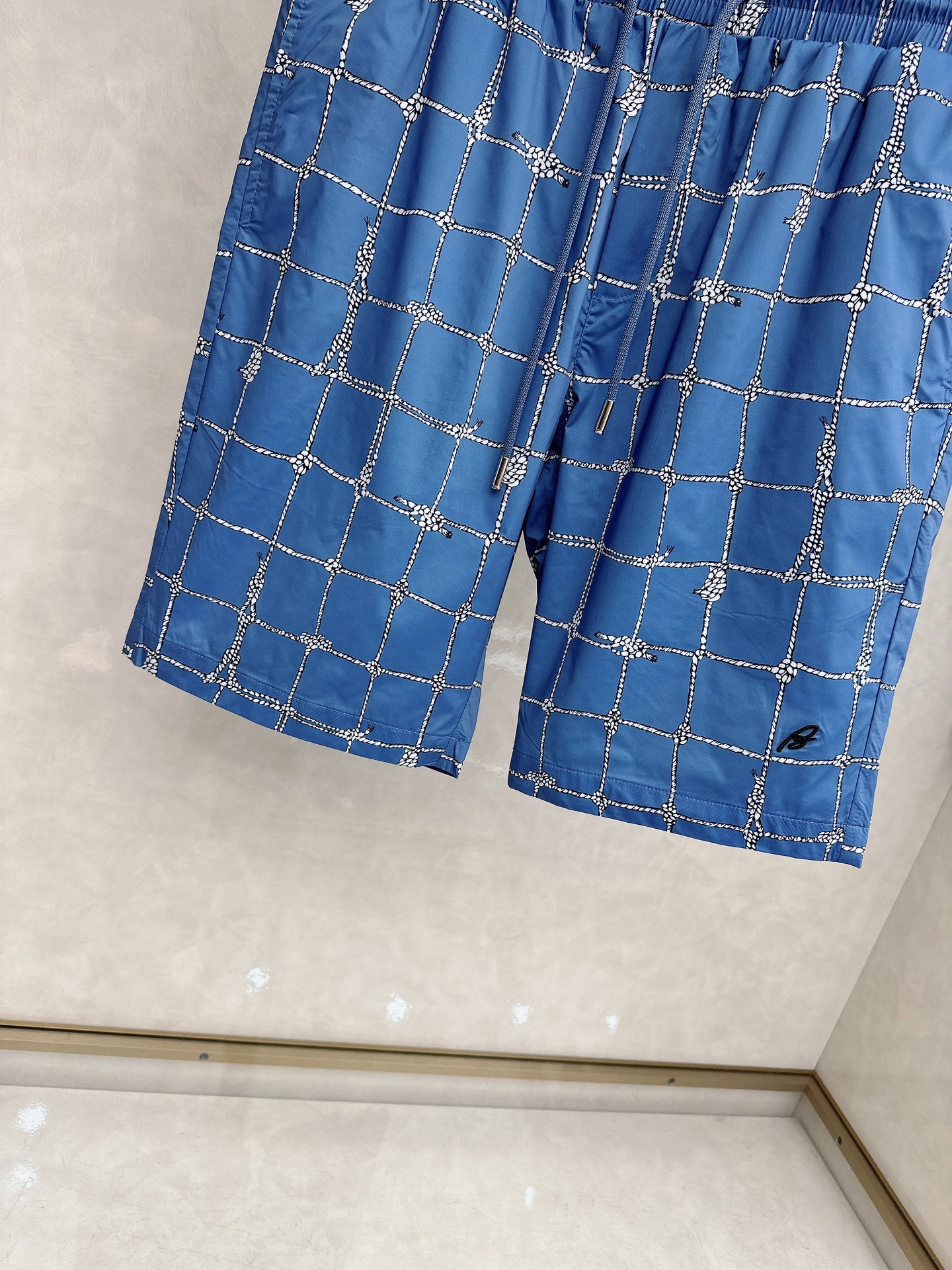 Brioni（布里奥尼） 2026春夏季新款，最新休闲短裤。原版裤型上身休闲百搭、随性慵懒范，高级定制进