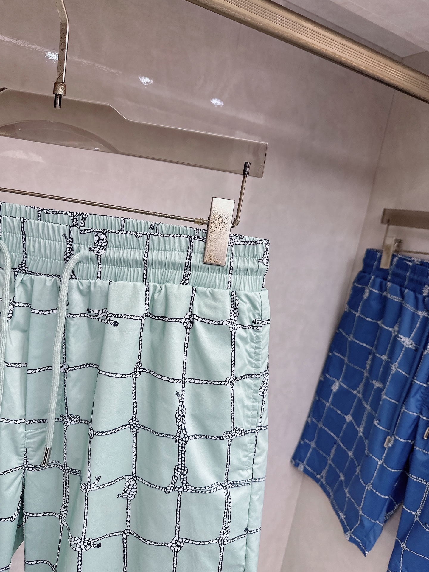 Brioni（布里奥尼） 2026春夏季新款，最新休闲短裤。原版裤型上身休闲百搭、随性慵懒范，高级定制进