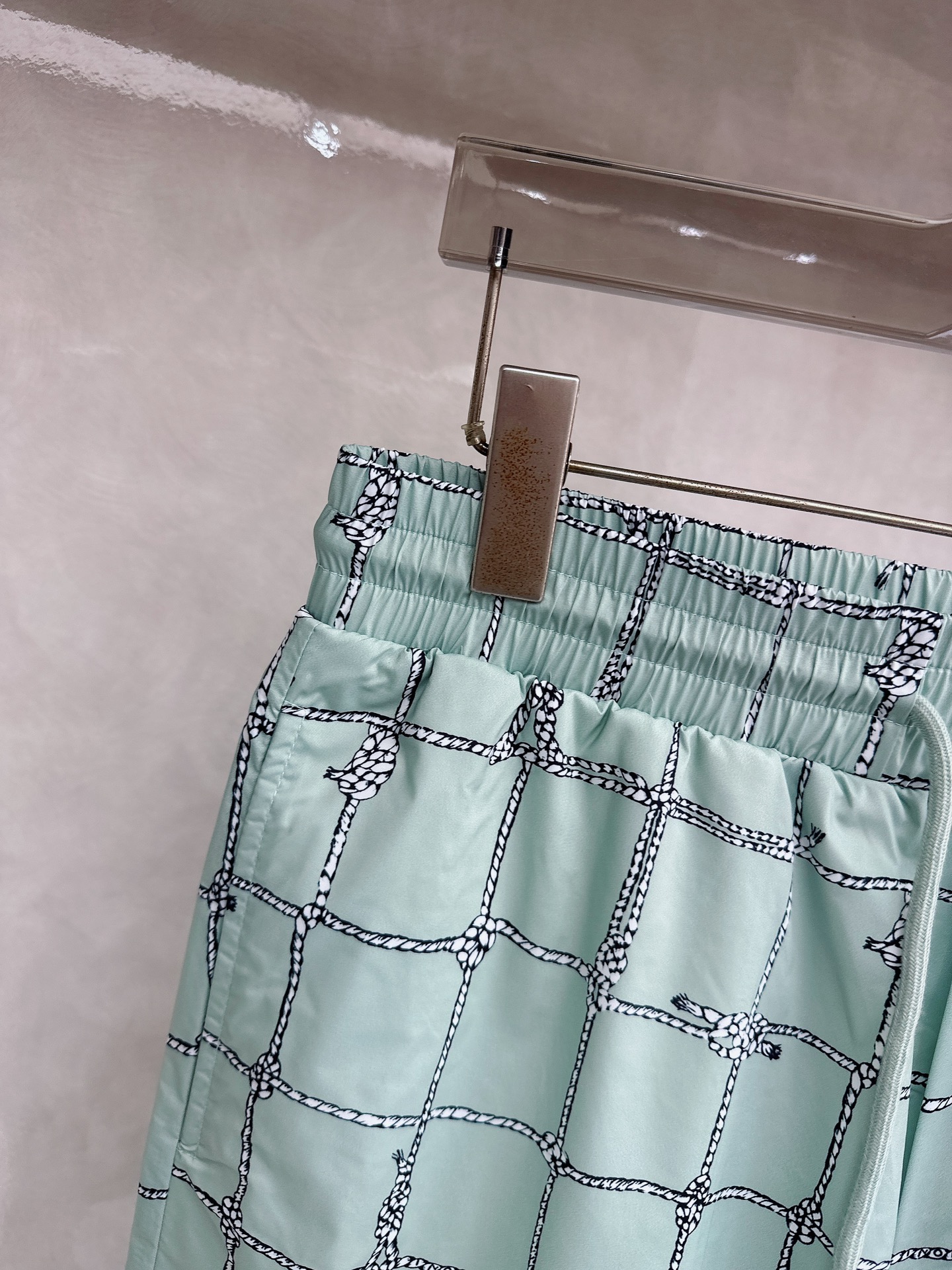 Brioni（布里奥尼） 2026春夏季新款，最新休闲短裤。原版裤型上身休闲百搭、随性慵懒范，高级定制进