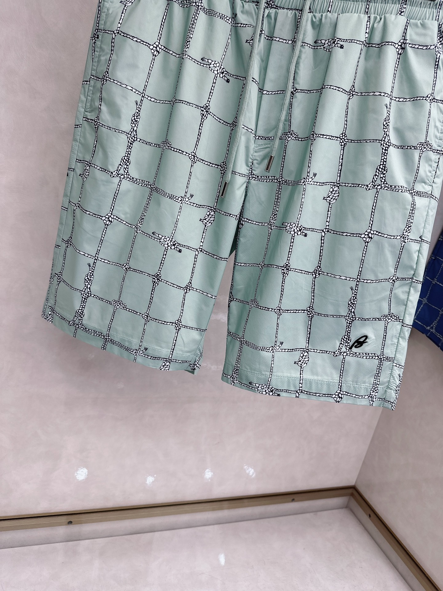 Brioni（布里奥尼） 2026春夏季新款，最新休闲短裤。原版裤型上身休闲百搭、随性慵懒范，高级定制进