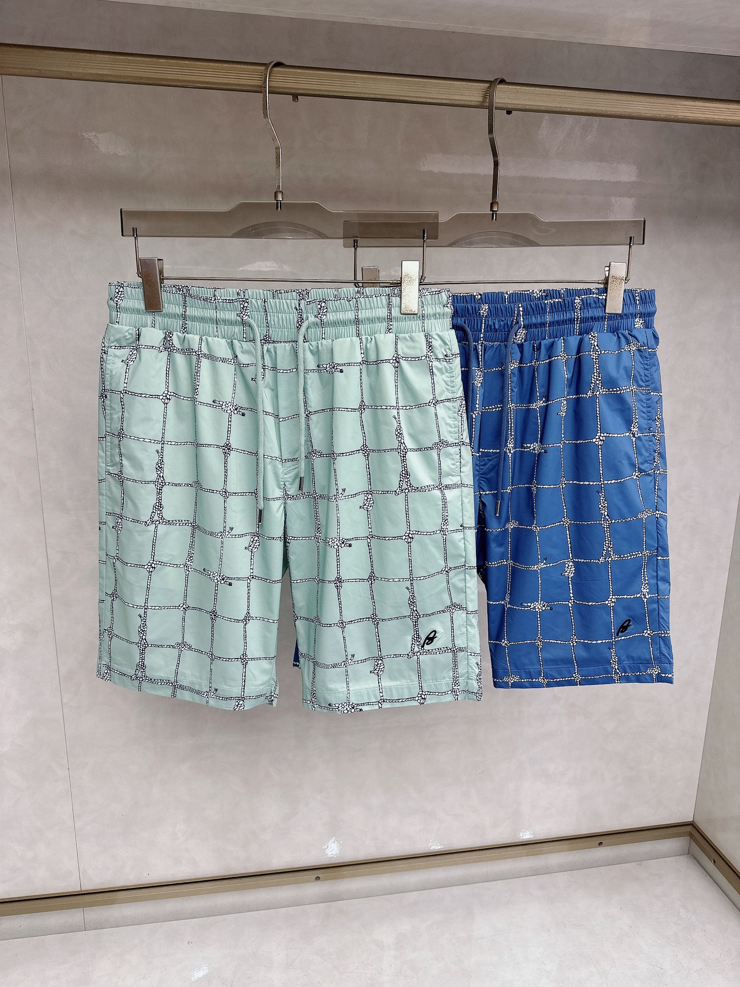 Brioni（布里奥尼） 2026春夏季新款，最新休闲短裤。原版裤型上身休闲百搭、随性慵懒范，高级定制进
