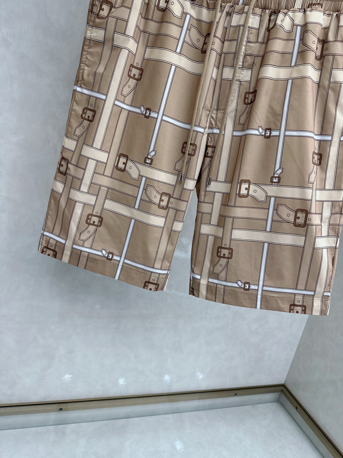 Burberry 巴宝莉，夏季最新品，同步有售，原单狠货，时尚休闲短裤，进口原版面料，上身舒适透气，顶级