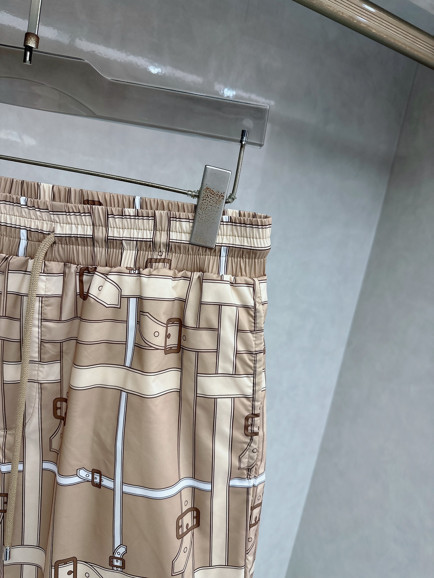 Burberry 巴宝莉，夏季最新品，同步有售，原单狠货，时尚休闲短裤，进口原版面料，上身舒适透气，顶级