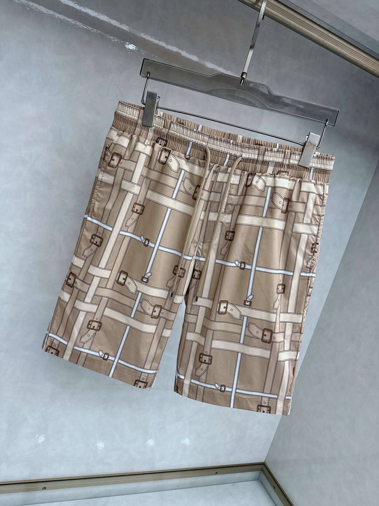 Burberry 巴宝莉，夏季最新品，同步有售，原单狠货，时尚休闲短裤，进口原版面料，上身舒适透气，顶级