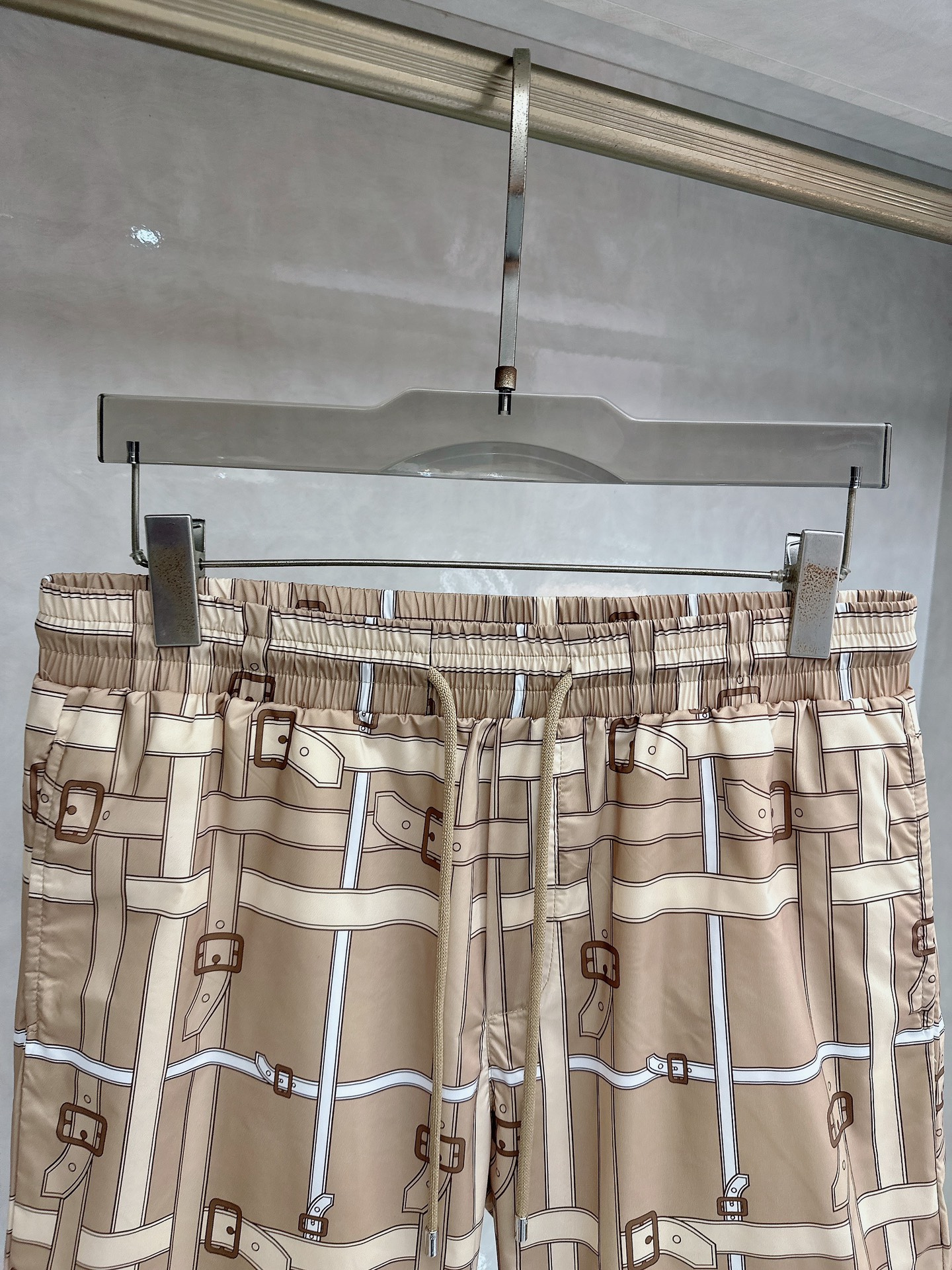 Burberry 巴宝莉，夏季最新品，同步有售，原单狠货，时尚休闲短裤，进口原版面料，上身舒适透气，顶级