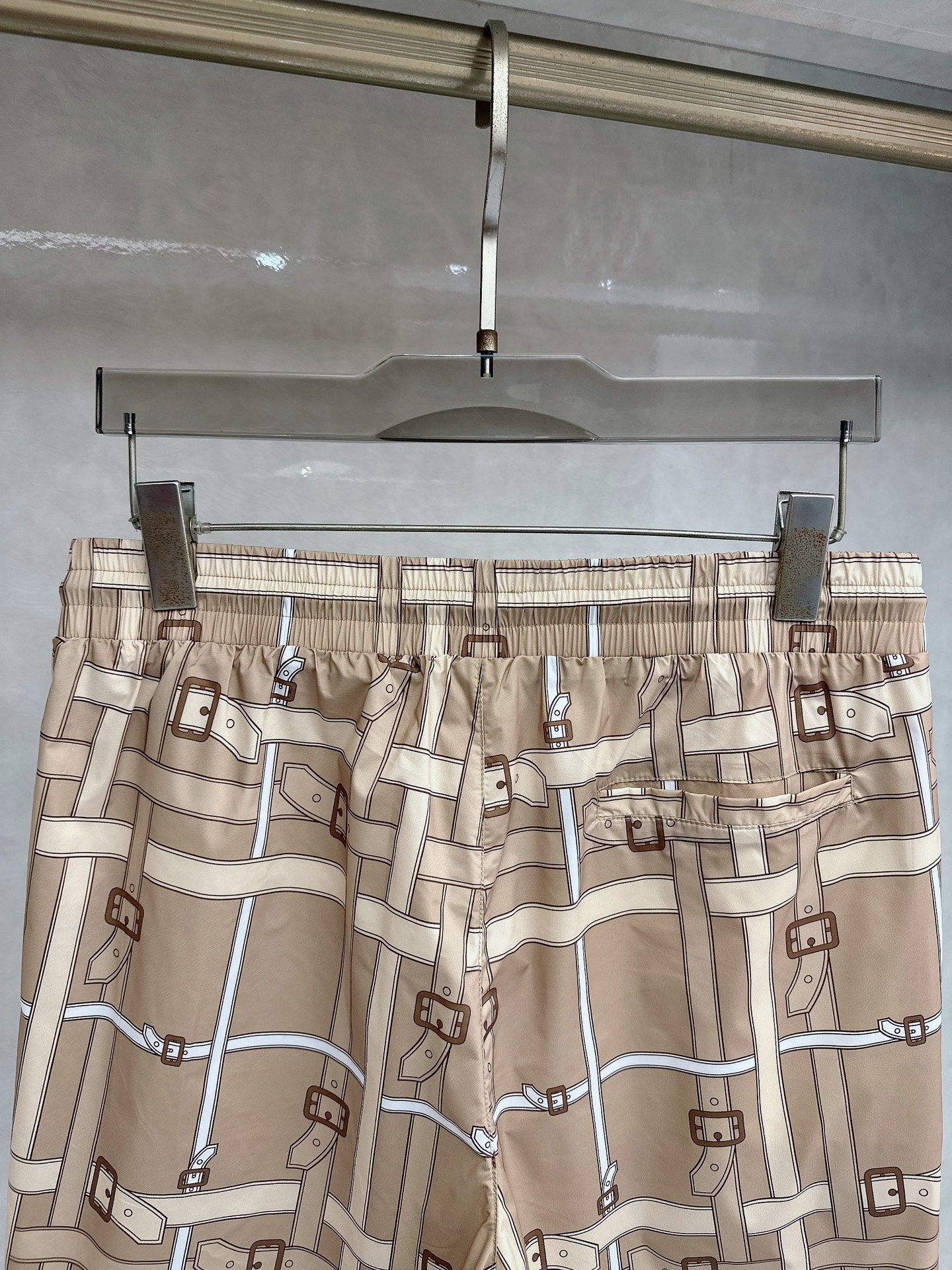Burberry 巴宝莉，夏季最新品，同步有售，原单狠货，时尚休闲短裤，进口原版面料，上身舒适透气，顶级