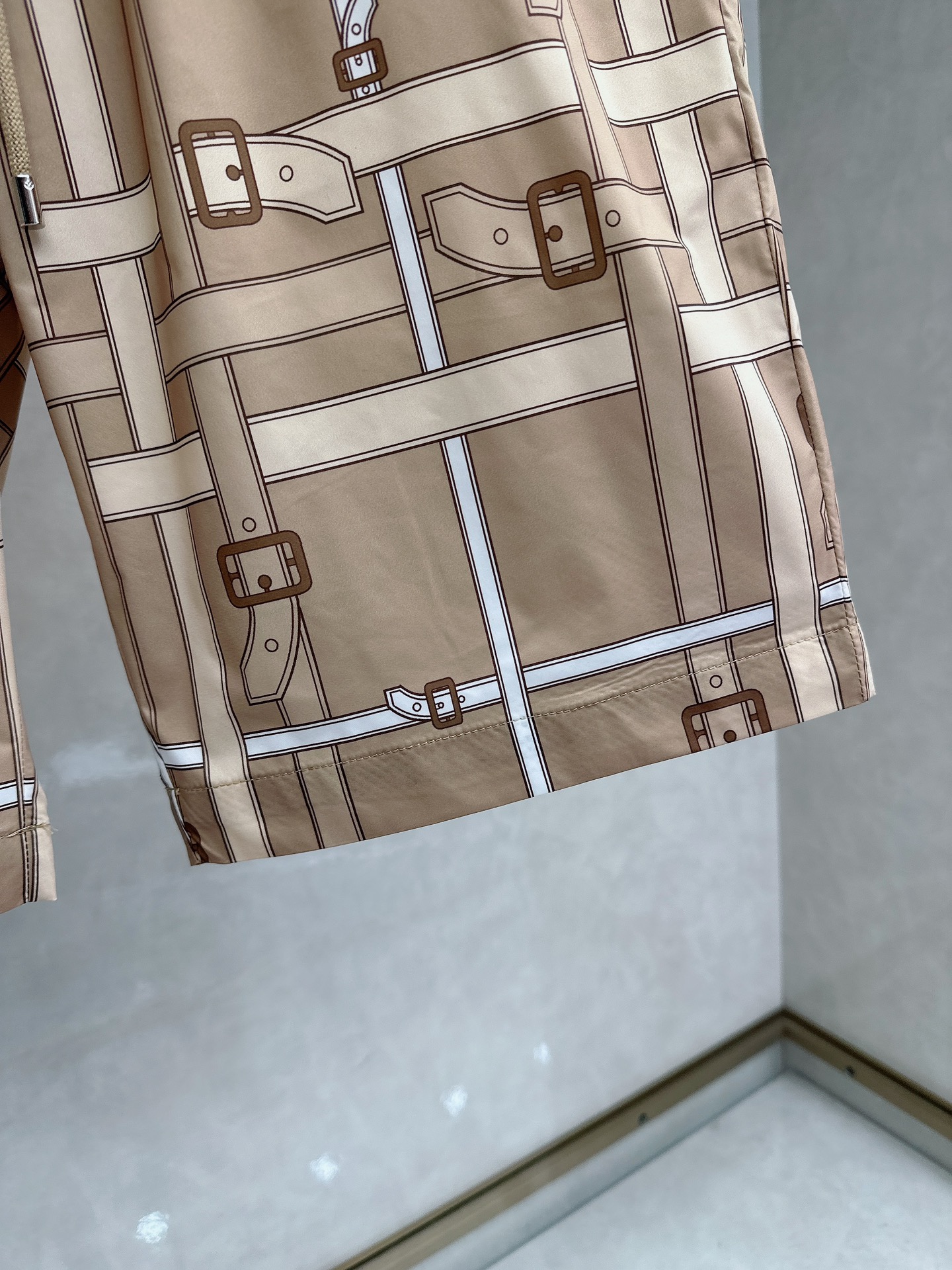Burberry 巴宝莉，夏季最新品，同步有售，原单狠货，时尚休闲短裤，进口原版面料，上身舒适透气，顶级