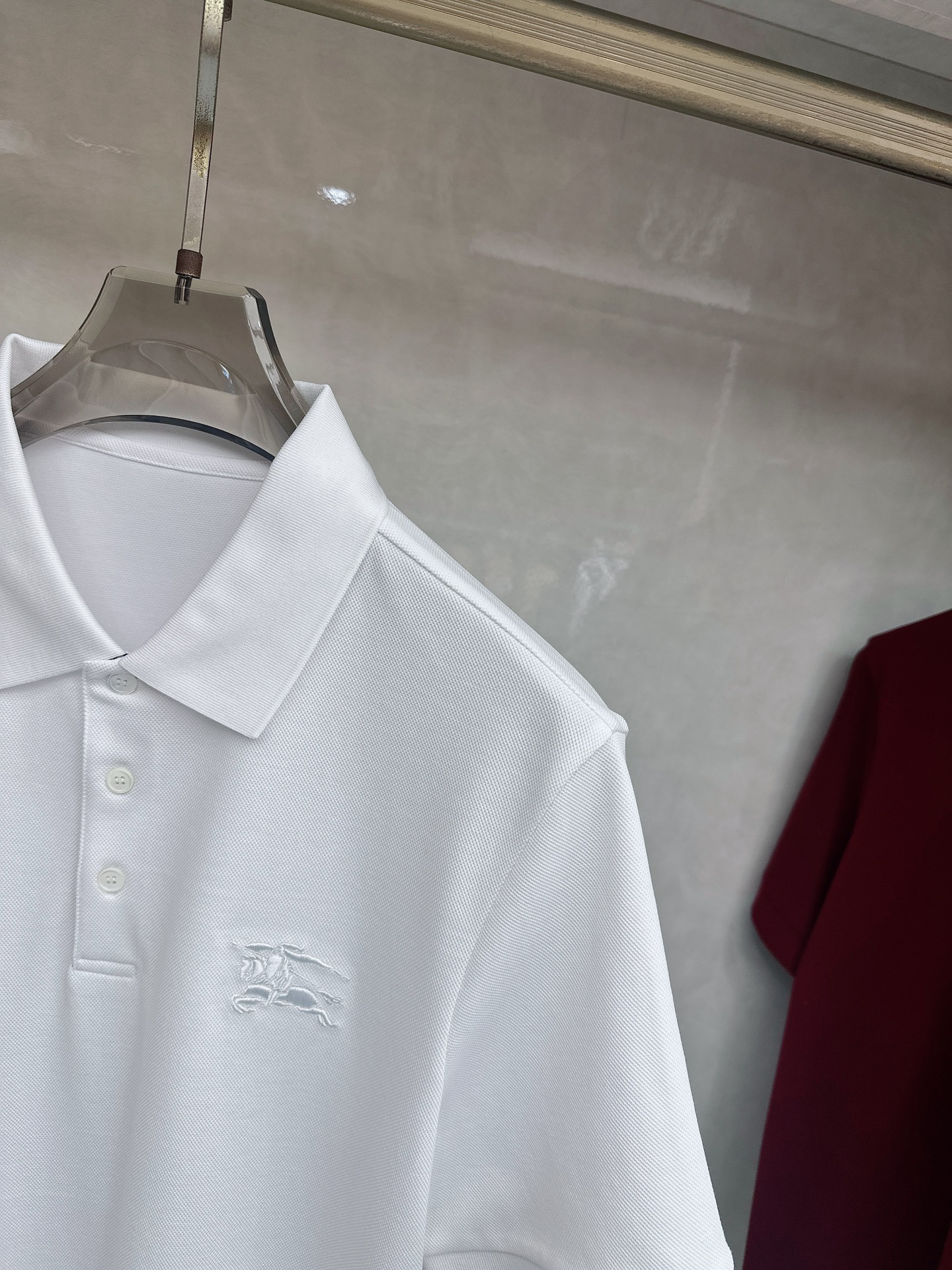Burberry 1955ss秋季新款发布➖巴宝莉翻领短袖T恤，高端新款短袖，字母logo刺绣，穿上就是