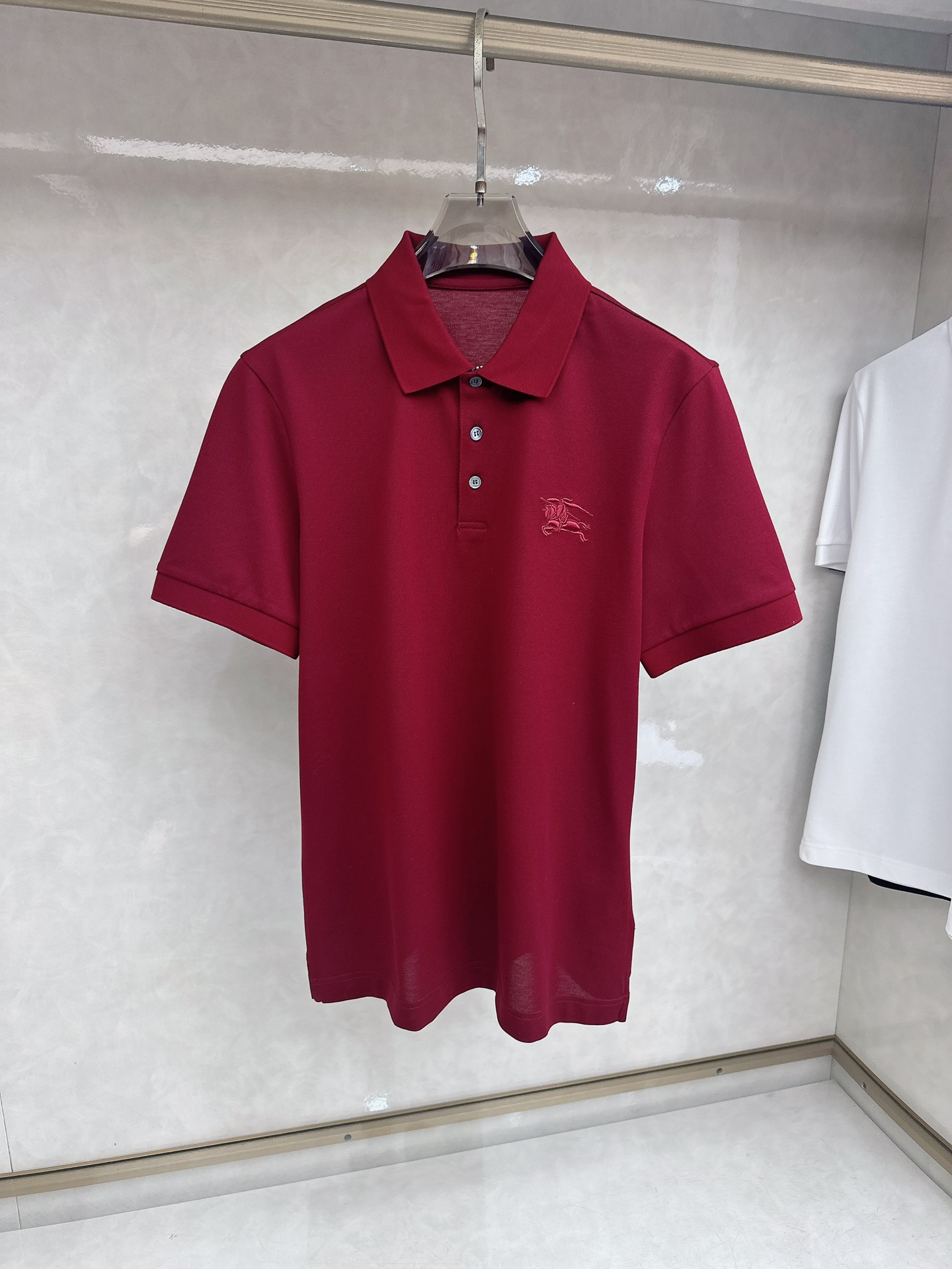 Burberry 1955ss秋季新款发布➖巴宝莉翻领短袖T恤，高端新款短袖，字母logo刺绣，穿上就是