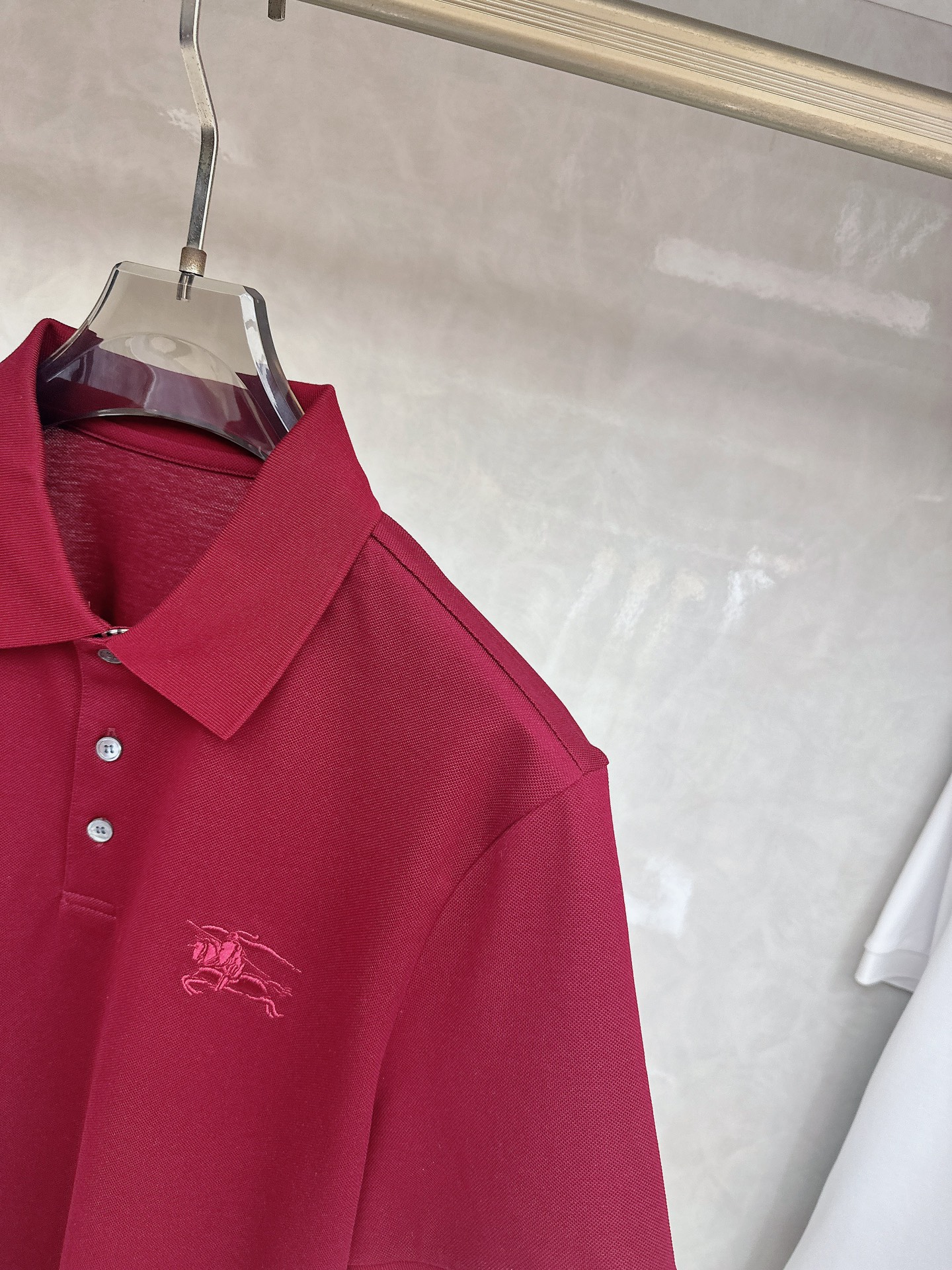 Burberry 1955ss秋季新款发布➖巴宝莉翻领短袖T恤，高端新款短袖，字母logo刺绣，穿上就是