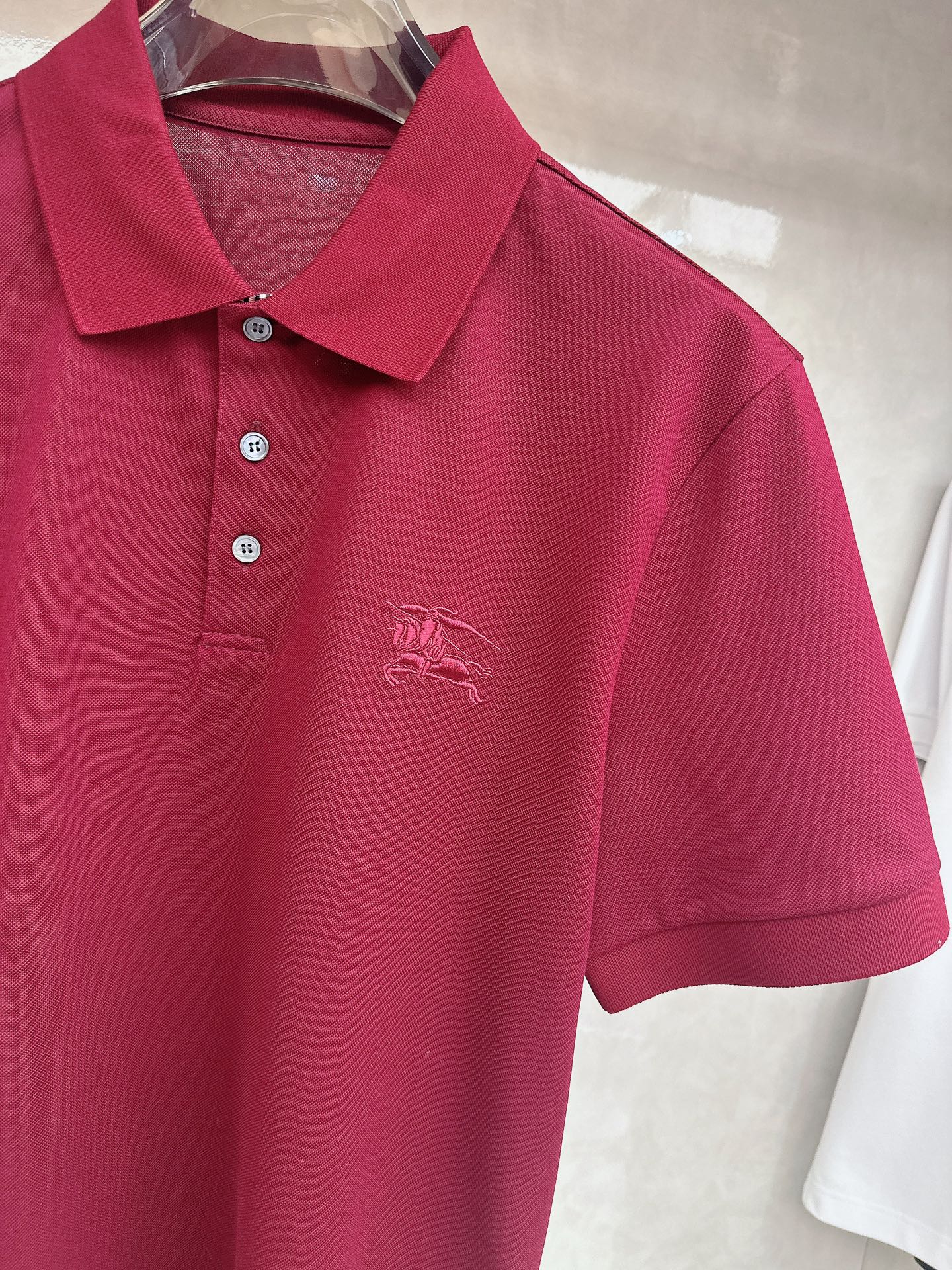 Burberry 1955ss秋季新款发布➖巴宝莉翻领短袖T恤，高端新款短袖，字母logo刺绣，穿上就是