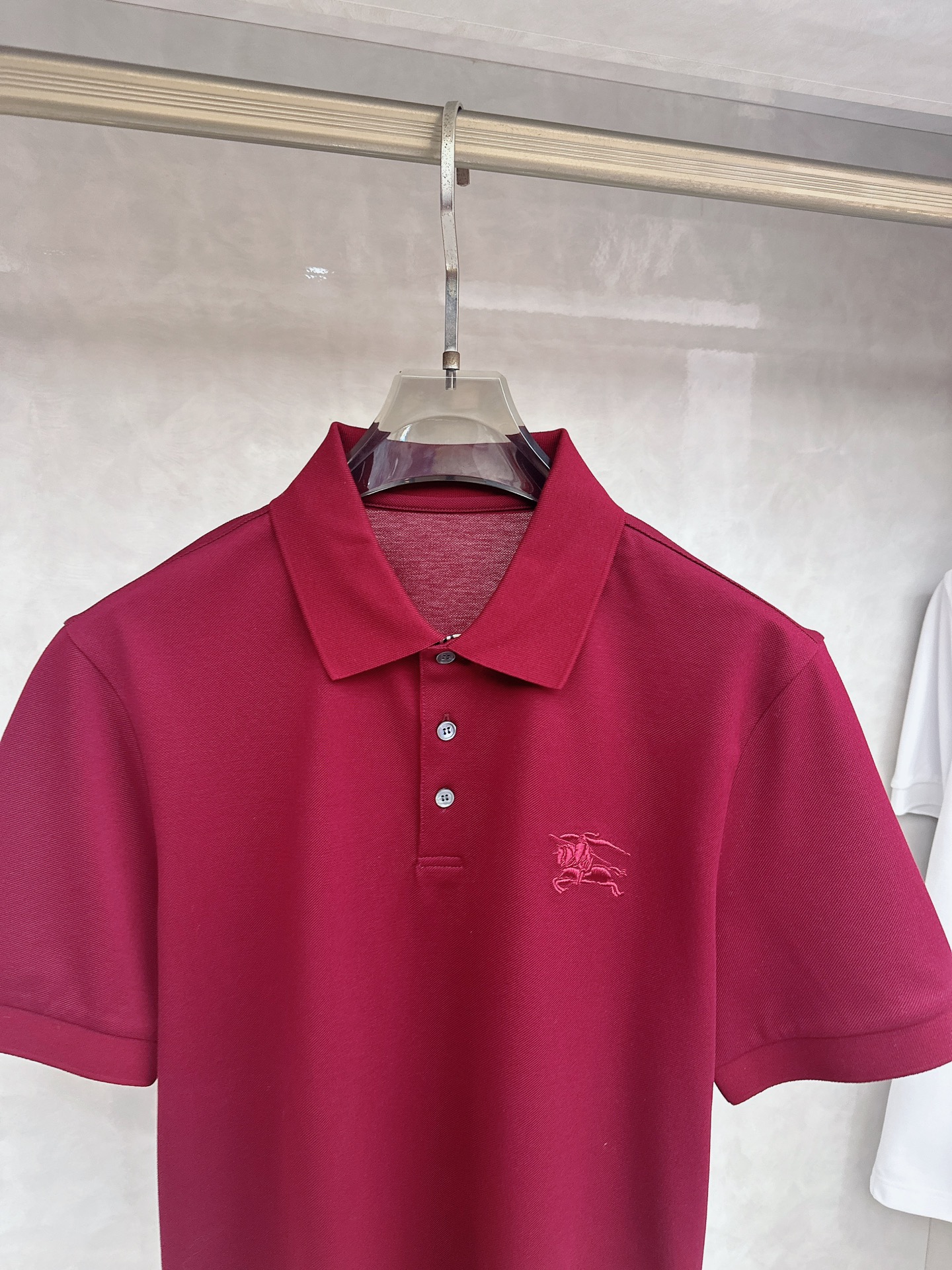 Burberry 1955ss秋季新款发布➖巴宝莉翻领短袖T恤，高端新款短袖，字母logo刺绣，穿上就是