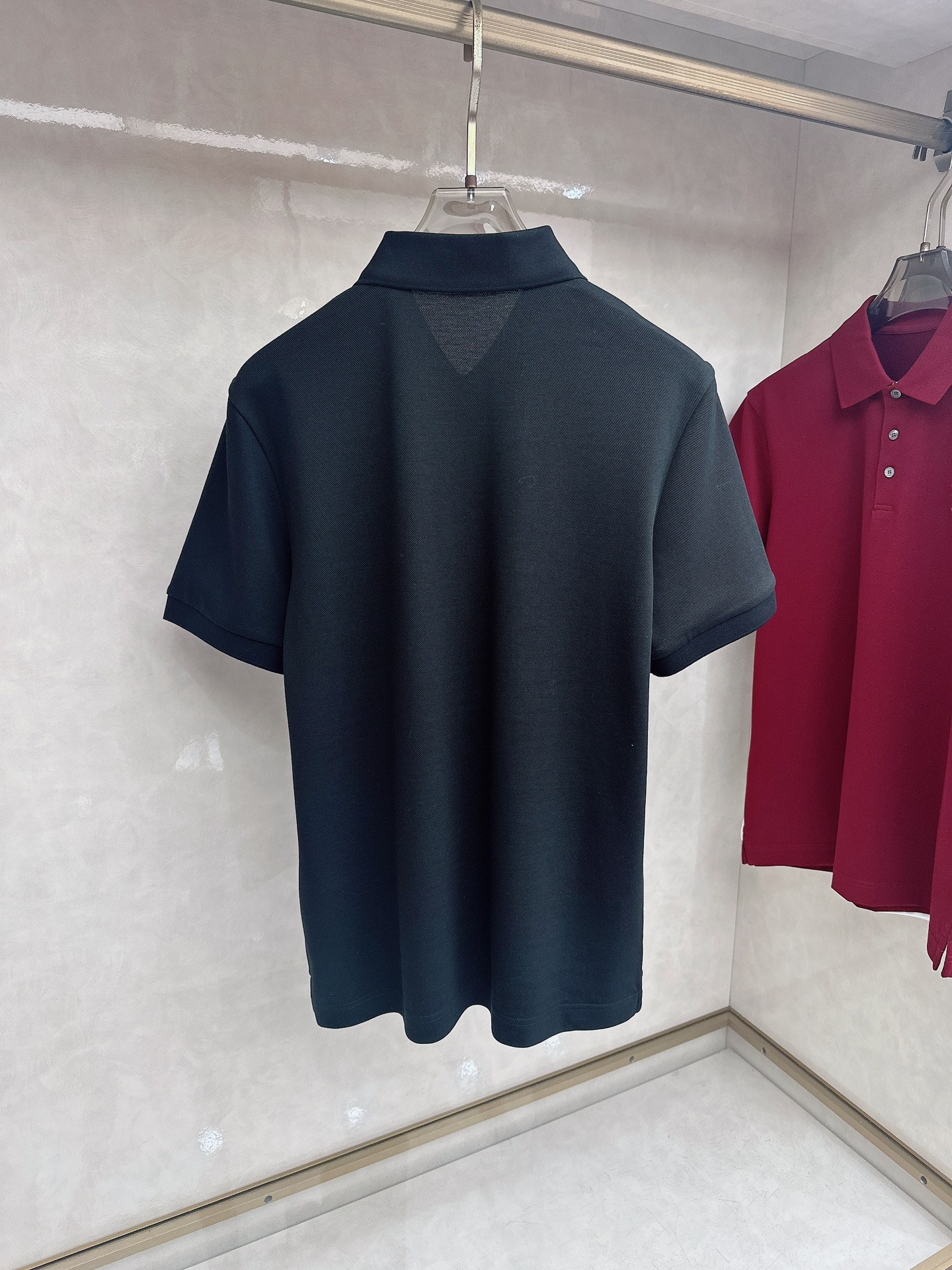 Burberry 1955ss秋季新款发布➖巴宝莉翻领短袖T恤，高端新款短袖，字母logo刺绣，穿上就是