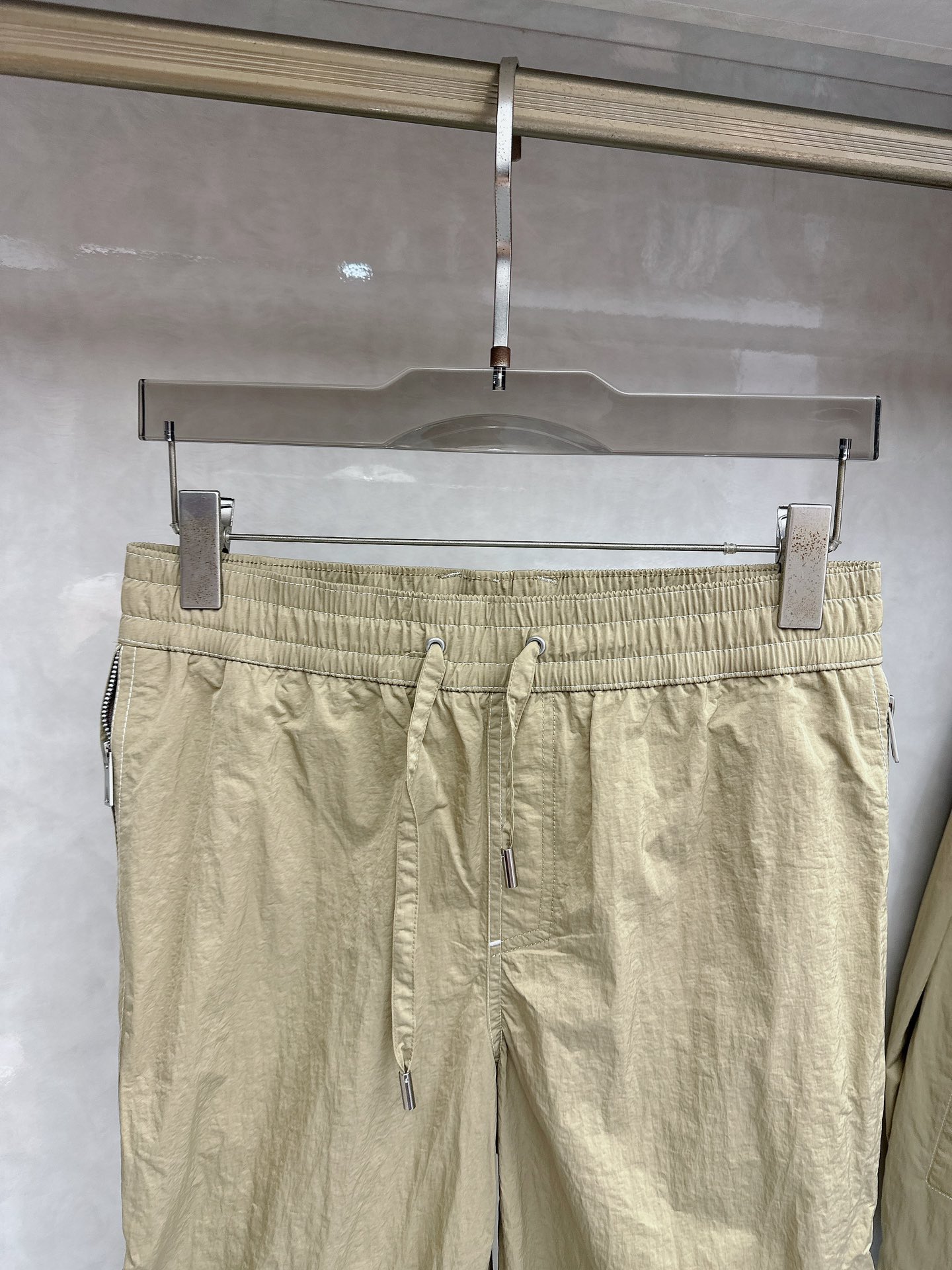 BV 2026早春新款开衫休闲套装！专柜同步。细节精致高级，品牌logo刺绣高级感满满。定织撞色螺纹更显