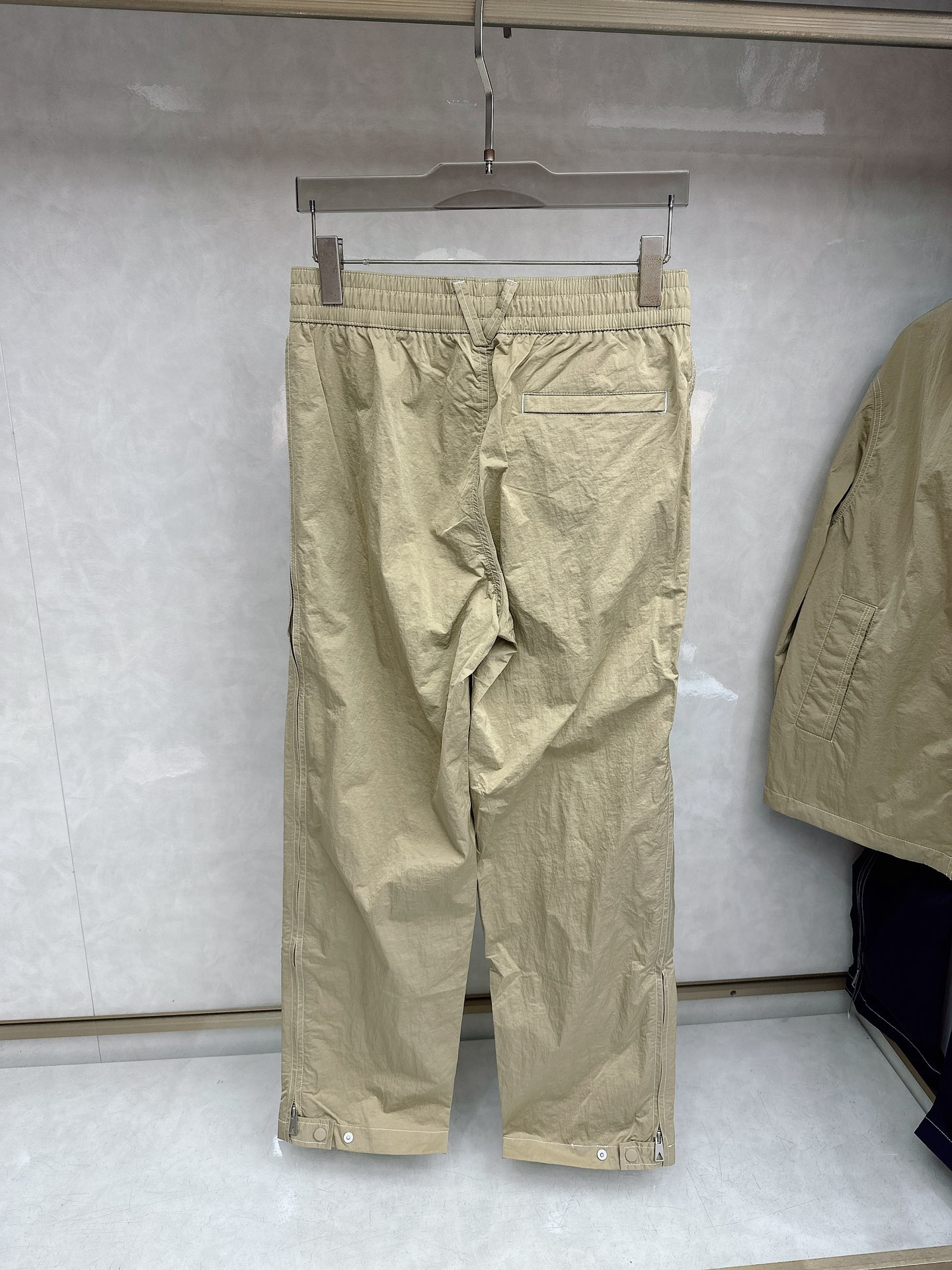 BV 2026早春新款开衫休闲套装！专柜同步。细节精致高级，品牌logo刺绣高级感满满。定织撞色螺纹更显