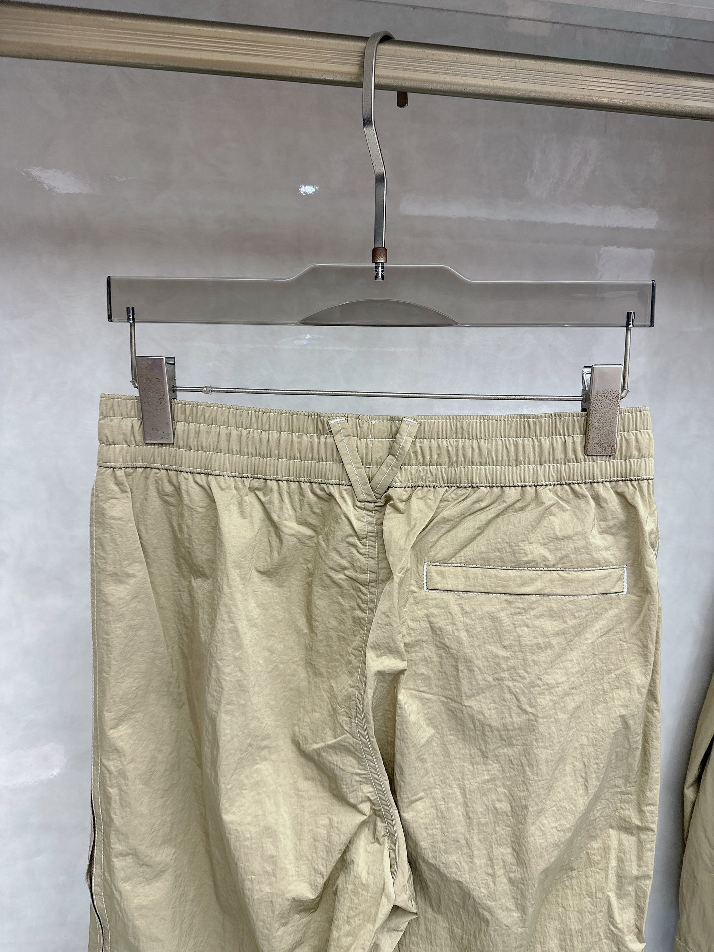 BV 2026早春新款开衫休闲套装！专柜同步。细节精致高级，品牌logo刺绣高级感满满。定织撞色螺纹更显