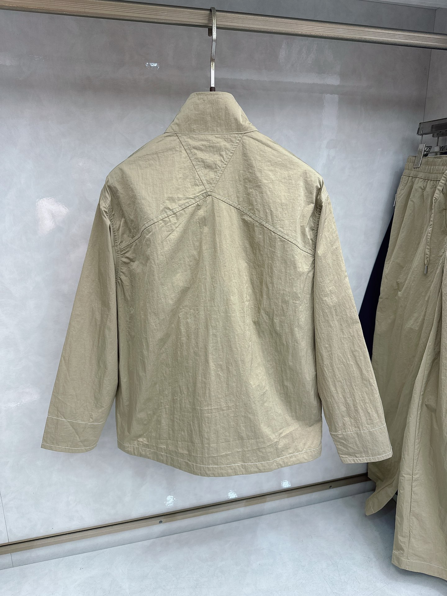 BV 2026早春新款开衫休闲套装！专柜同步。细节精致高级，品牌logo刺绣高级感满满。定织撞色螺纹更显