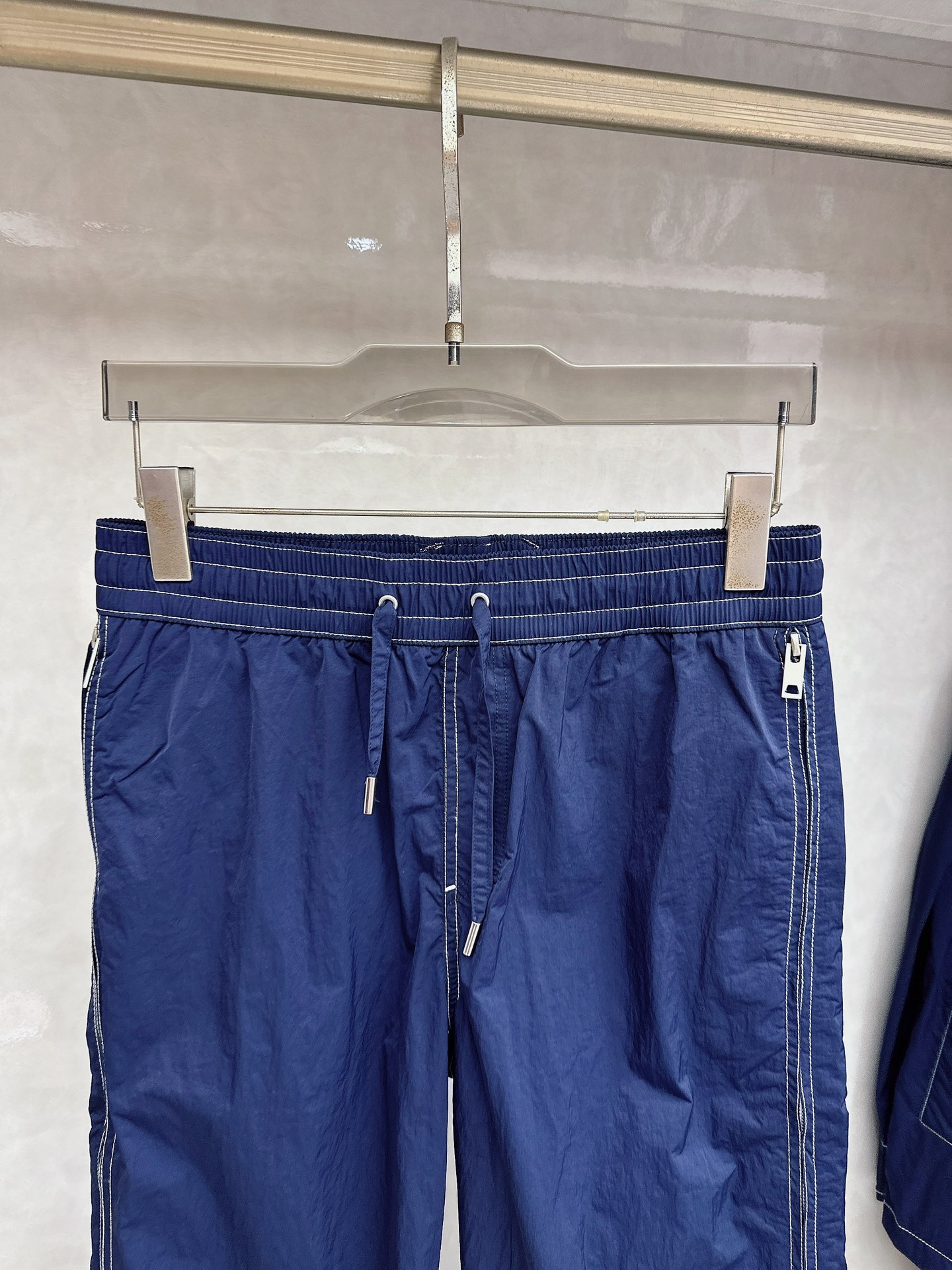 BV 2026早春新款开衫休闲套装！专柜同步。细节精致高级，品牌logo刺绣高级感满满。定织撞色螺纹更显