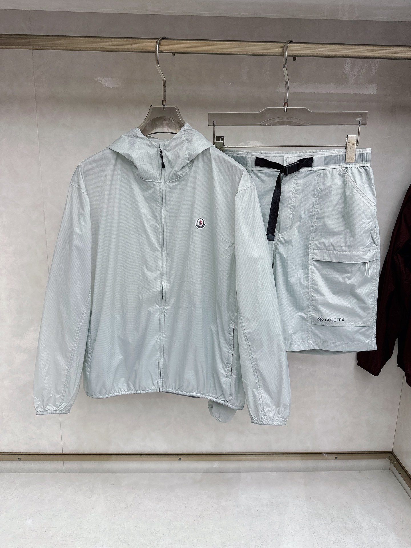 蒙口 2026春夏新品时尚套装，原厂五金辅料，用料考究，高档提花面料，舒适感极佳 手感柔软细腻上身柔软舒