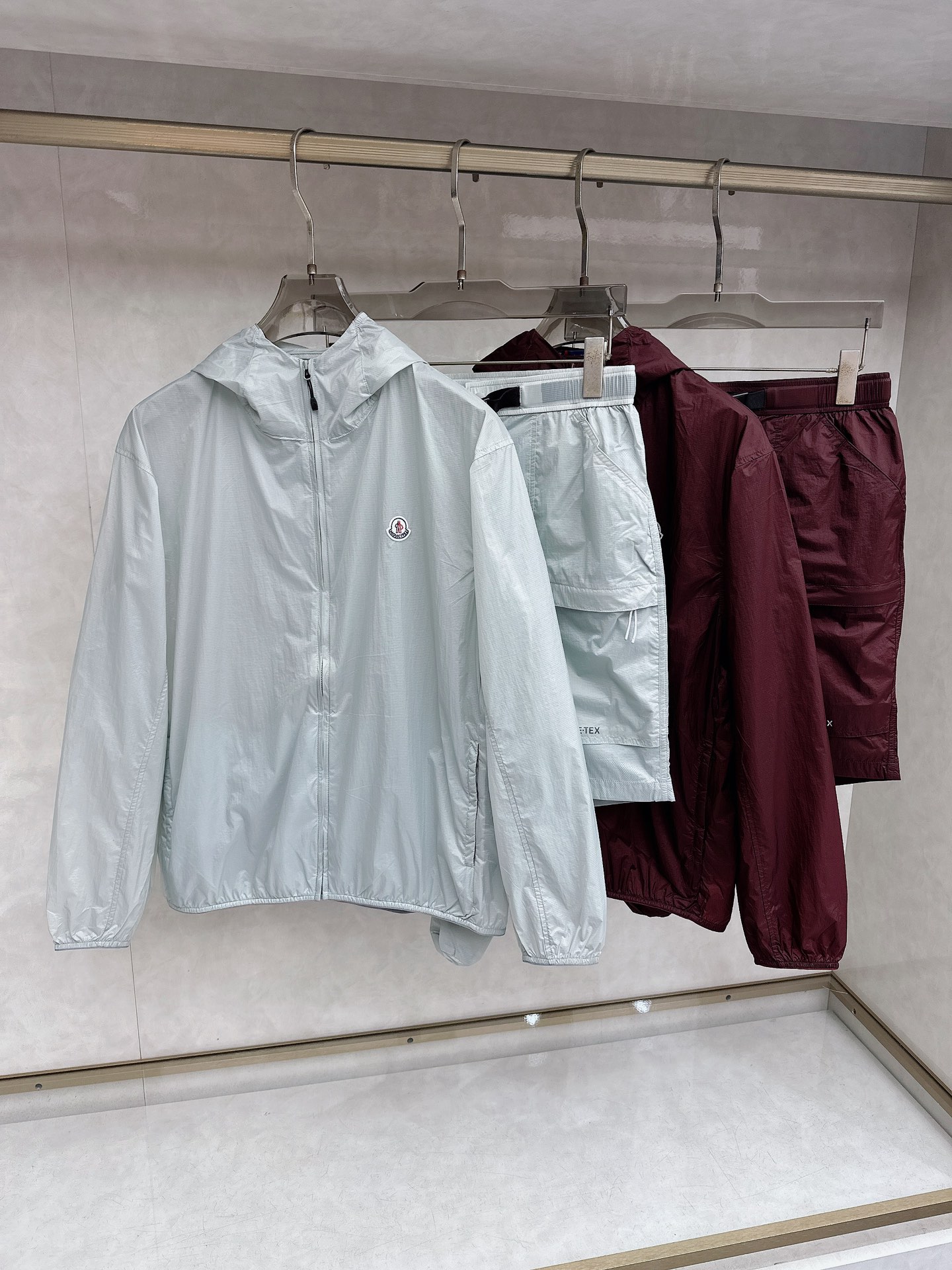 蒙口 2026春夏新品时尚套装，原厂五金辅料，用料考究，高档提花面料，舒适感极佳 手感柔软细腻上身柔软舒