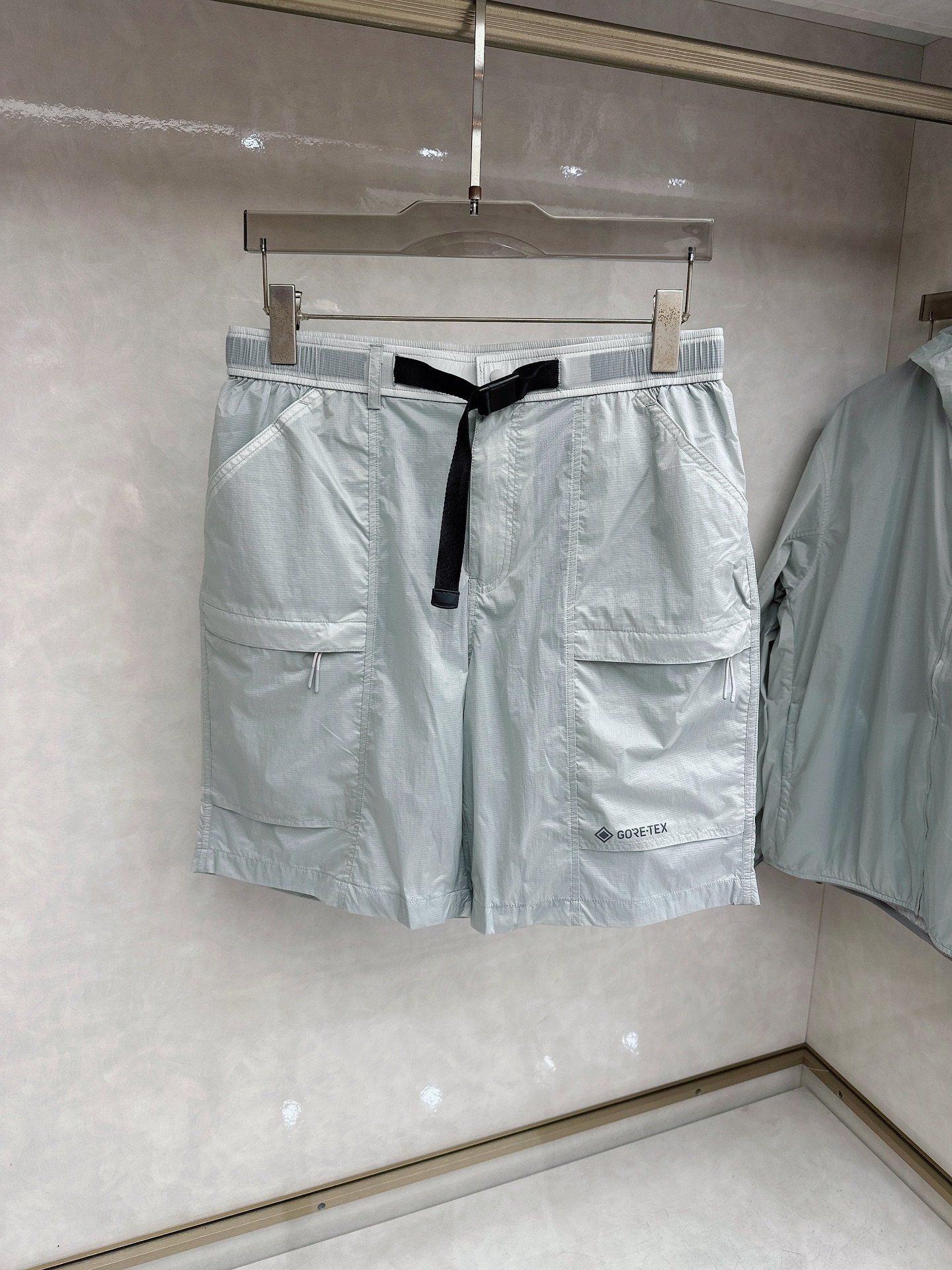 蒙口 2026春夏新品时尚套装，原厂五金辅料，用料考究，高档提花面料，舒适感极佳 手感柔软细腻上身柔软舒