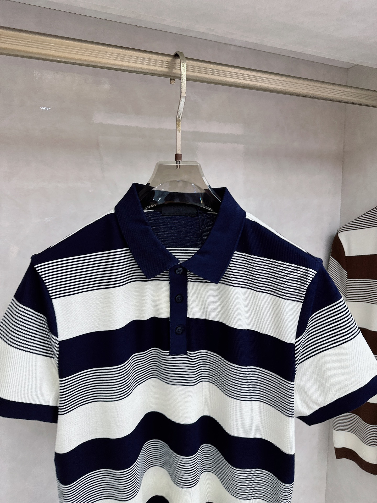 普拉达 全网独家 条纹针织翻领短袖 ‼️‼️ 2026夏季新品🆕Pr*da 男士针织提花短袖 。兼具个性
