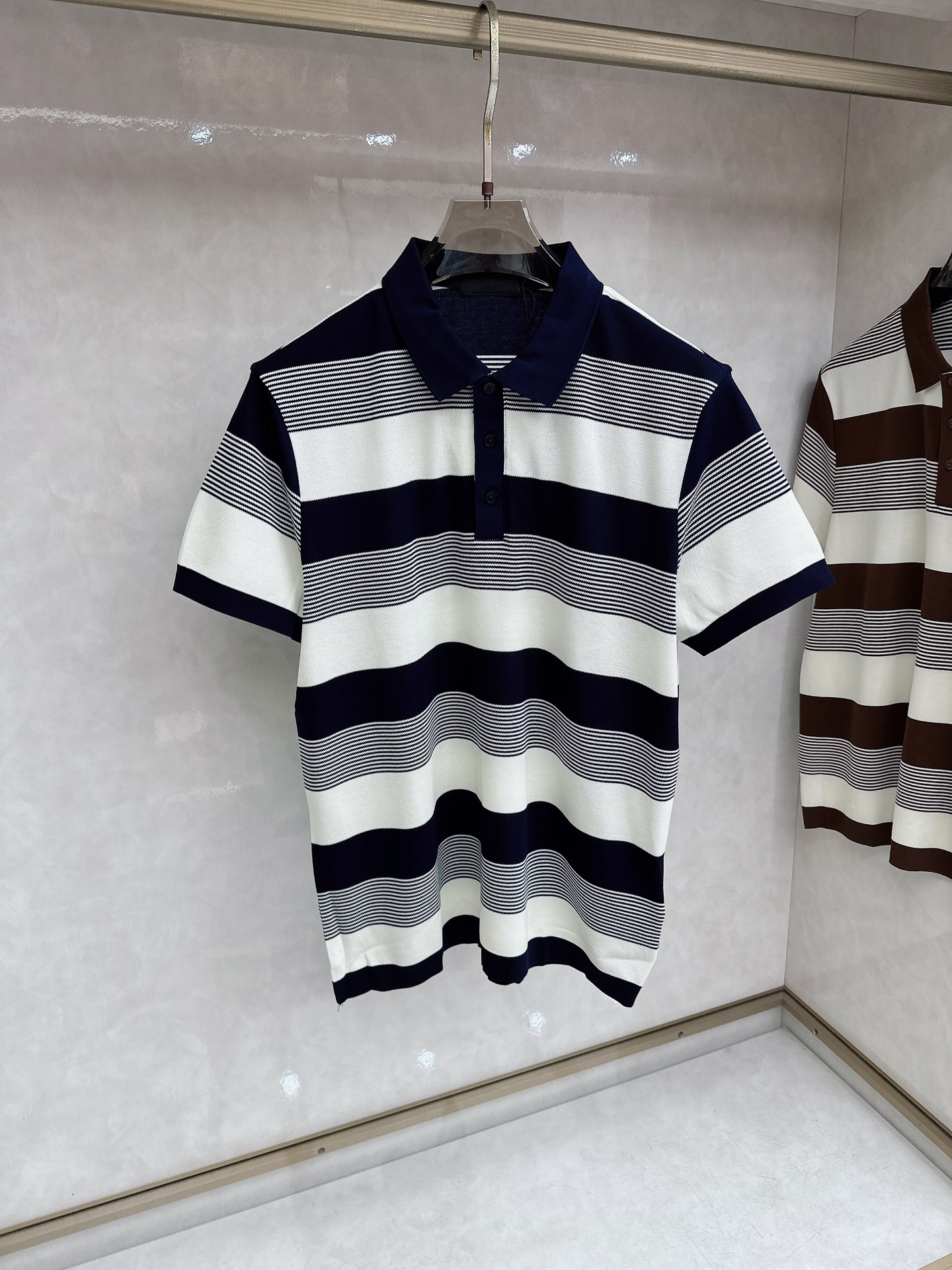 普拉达 全网独家 条纹针织翻领短袖 ‼️‼️ 2026夏季新品🆕Pr*da 男士针织提花短袖 。兼具个性