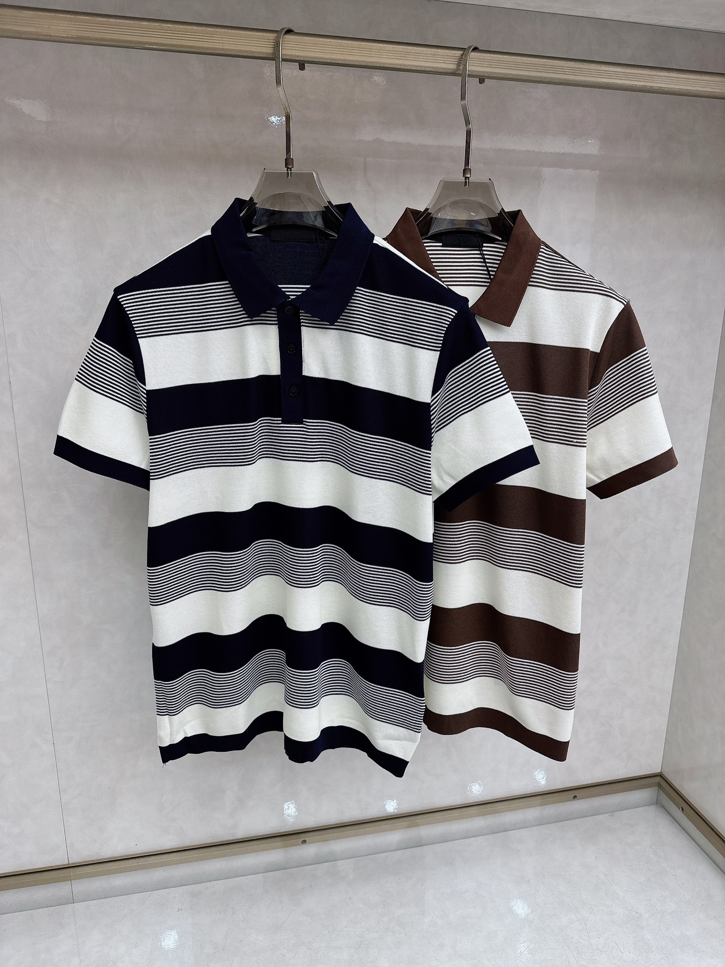 普拉达 全网独家 条纹针织翻领短袖 ‼️‼️ 2026夏季新品🆕Pr*da 男士针织提花短袖 。兼具个性