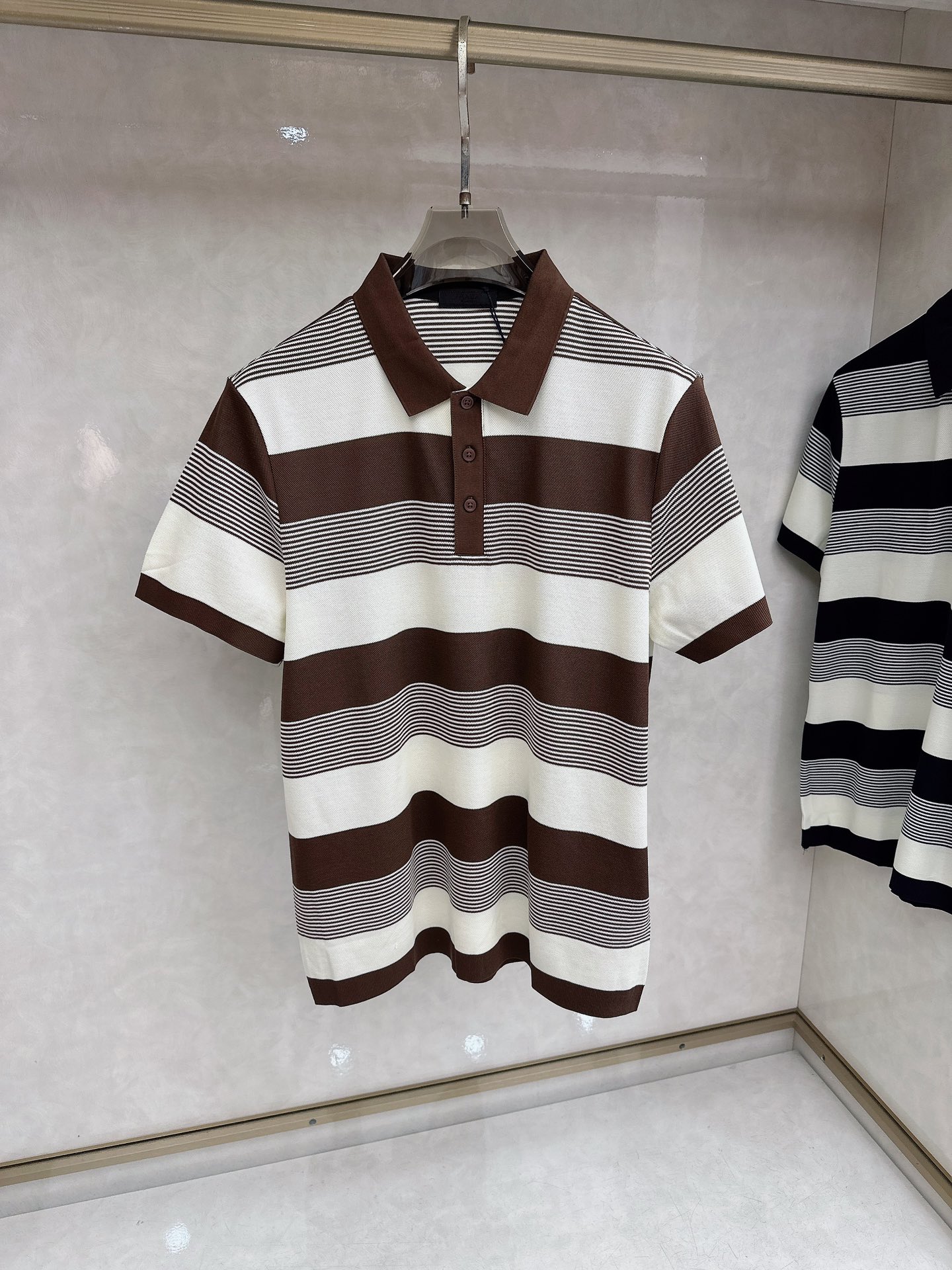 普拉达 全网独家 条纹针织翻领短袖 ‼️‼️ 2026夏季新品🆕Pr*da 男士针织提花短袖 。兼具个性