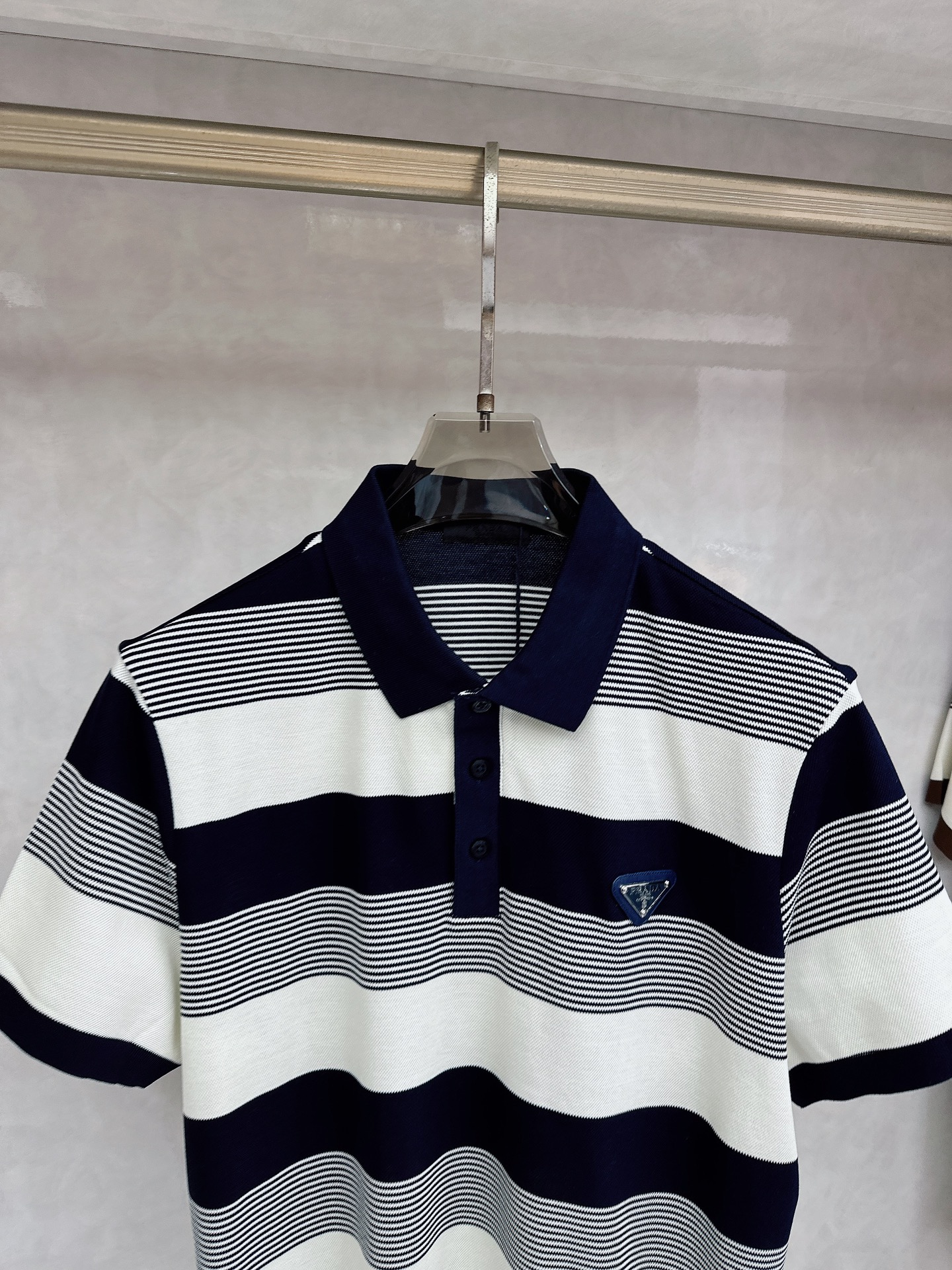 普拉达 全网独家 条纹针织翻领短袖 ‼️‼️ 2026夏季新品🆕Pr*da 男士针织提花短袖 。兼具个性