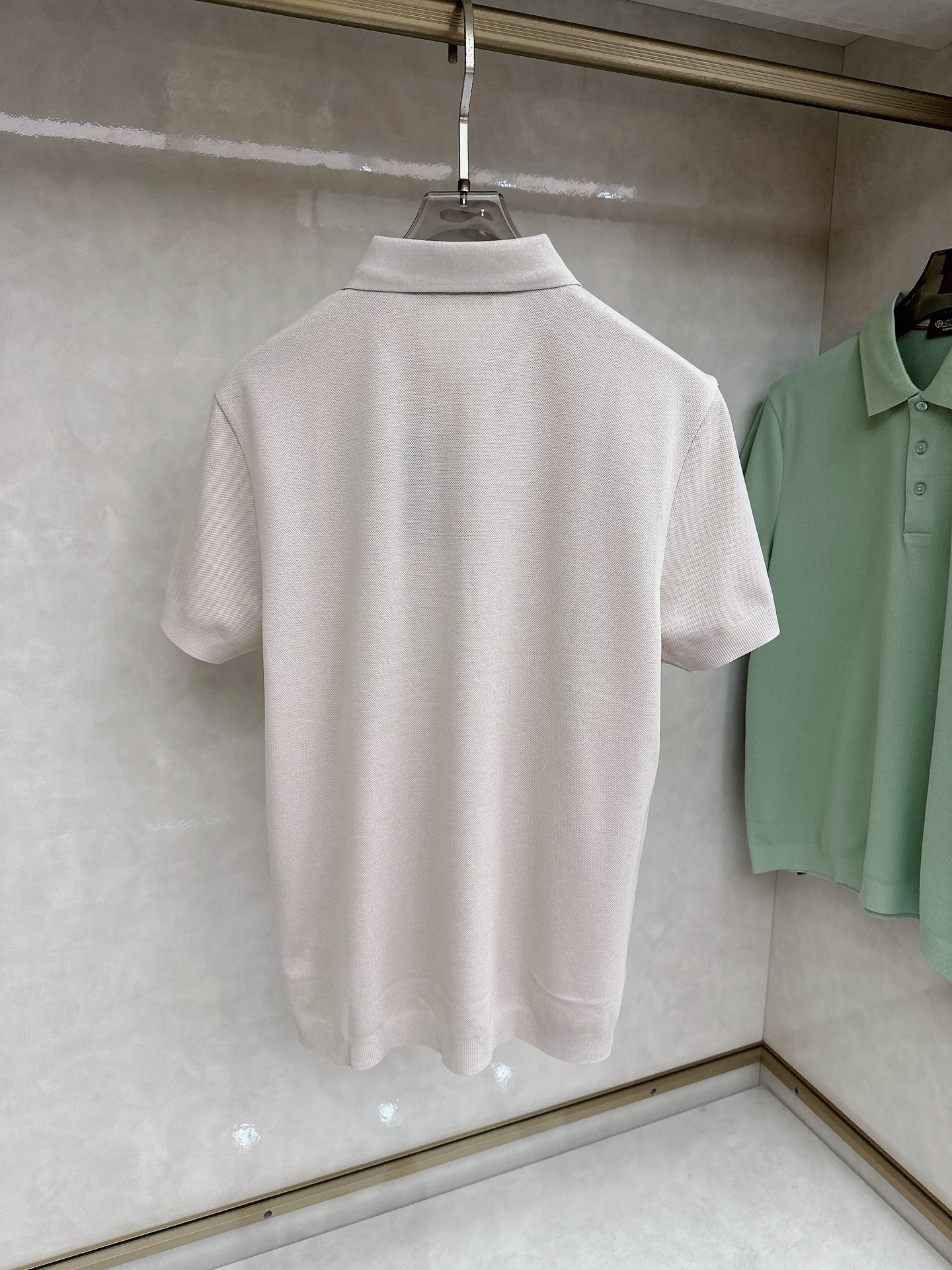 L春夏新品，针织Polo衫｜细腻针织肌理，触感软糯亲肤，透气不闷汗，胸口简约精致刺绣图案，低调有格调，提