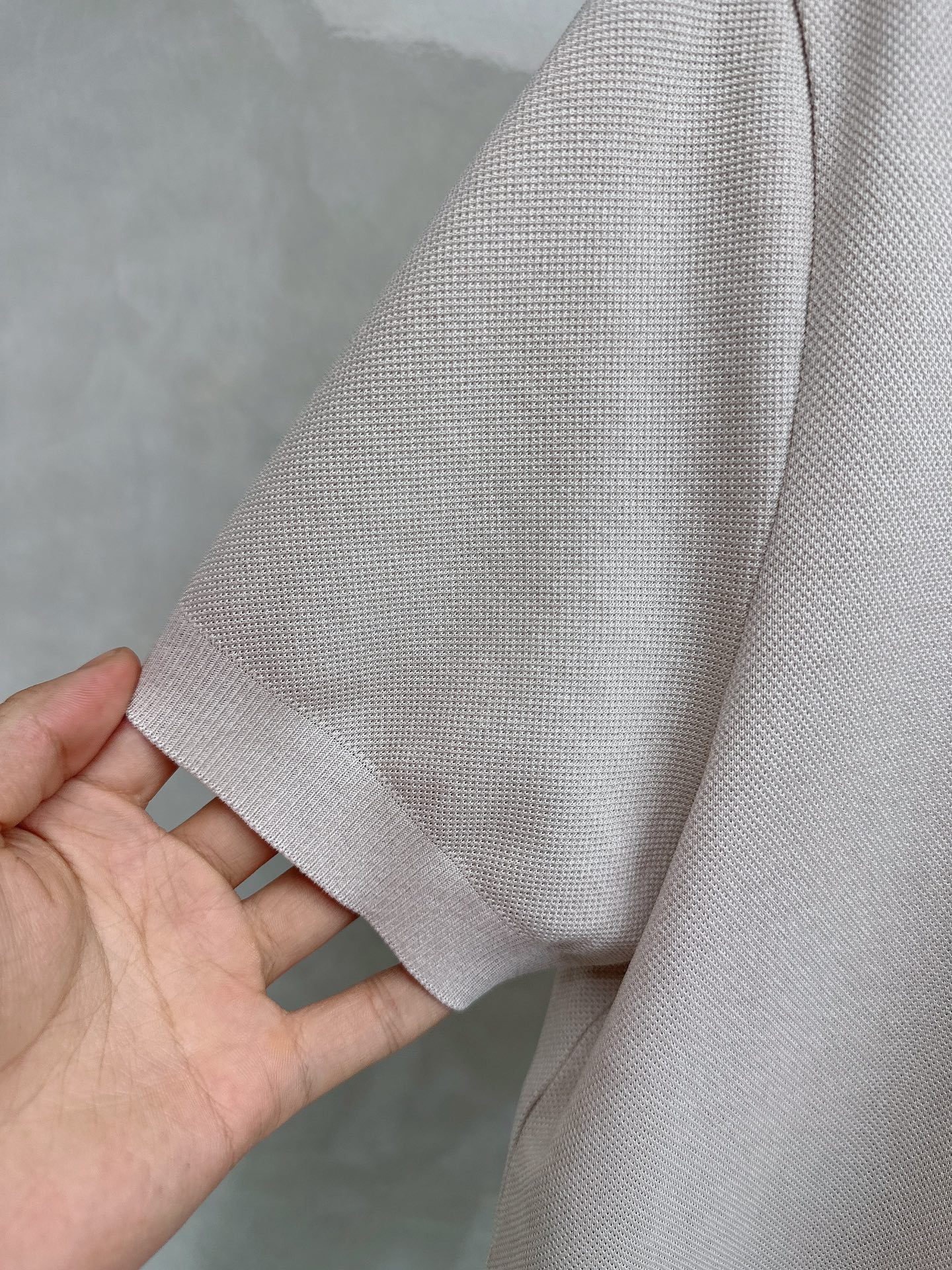 L春夏新品，针织Polo衫｜细腻针织肌理，触感软糯亲肤，透气不闷汗，胸口简约精致刺绣图案，低调有格调，提