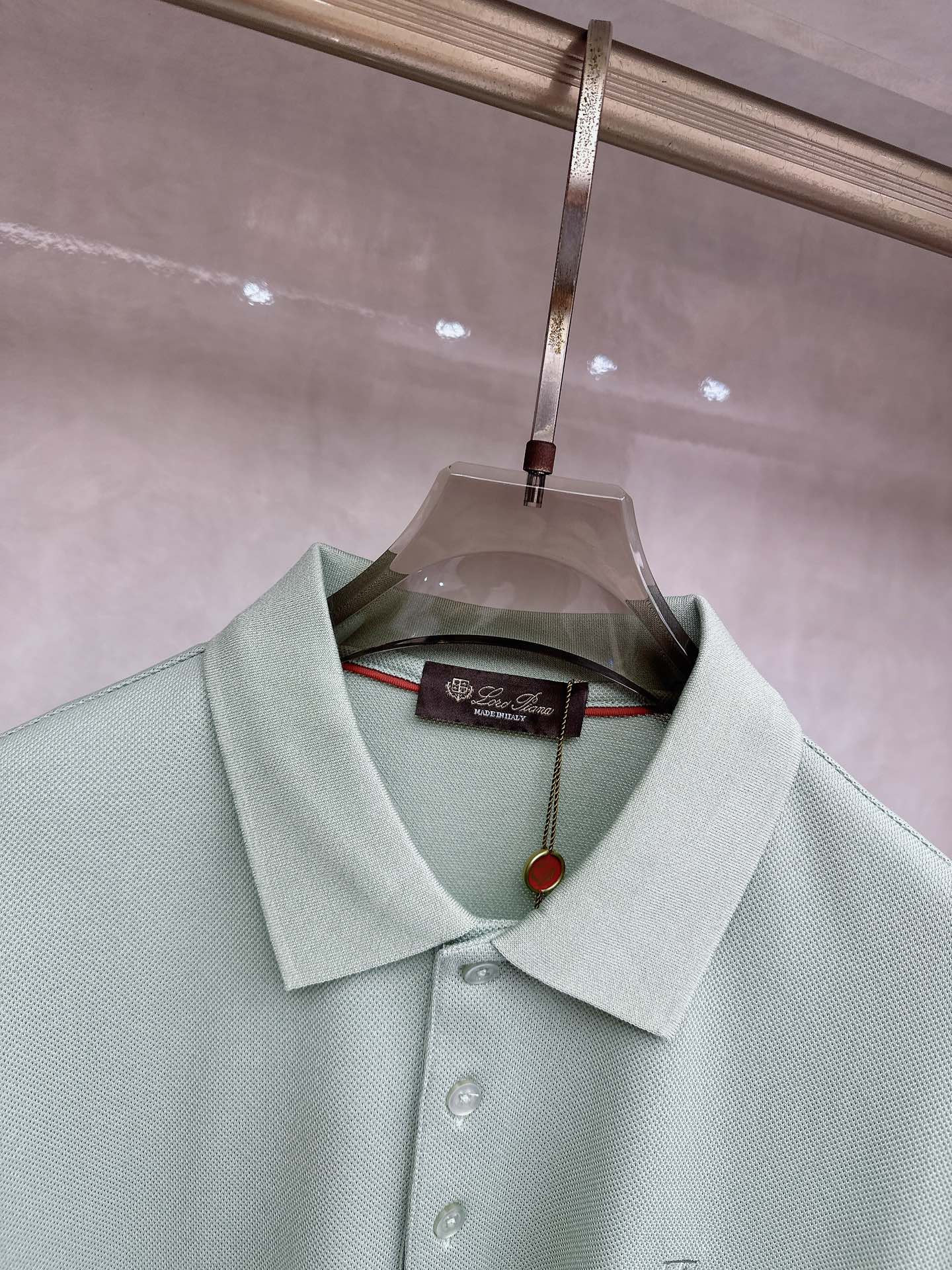 L春夏新品，针织Polo衫｜细腻针织肌理，触感软糯亲肤，透气不闷汗，胸口简约精致刺绣图案，低调有格调，提