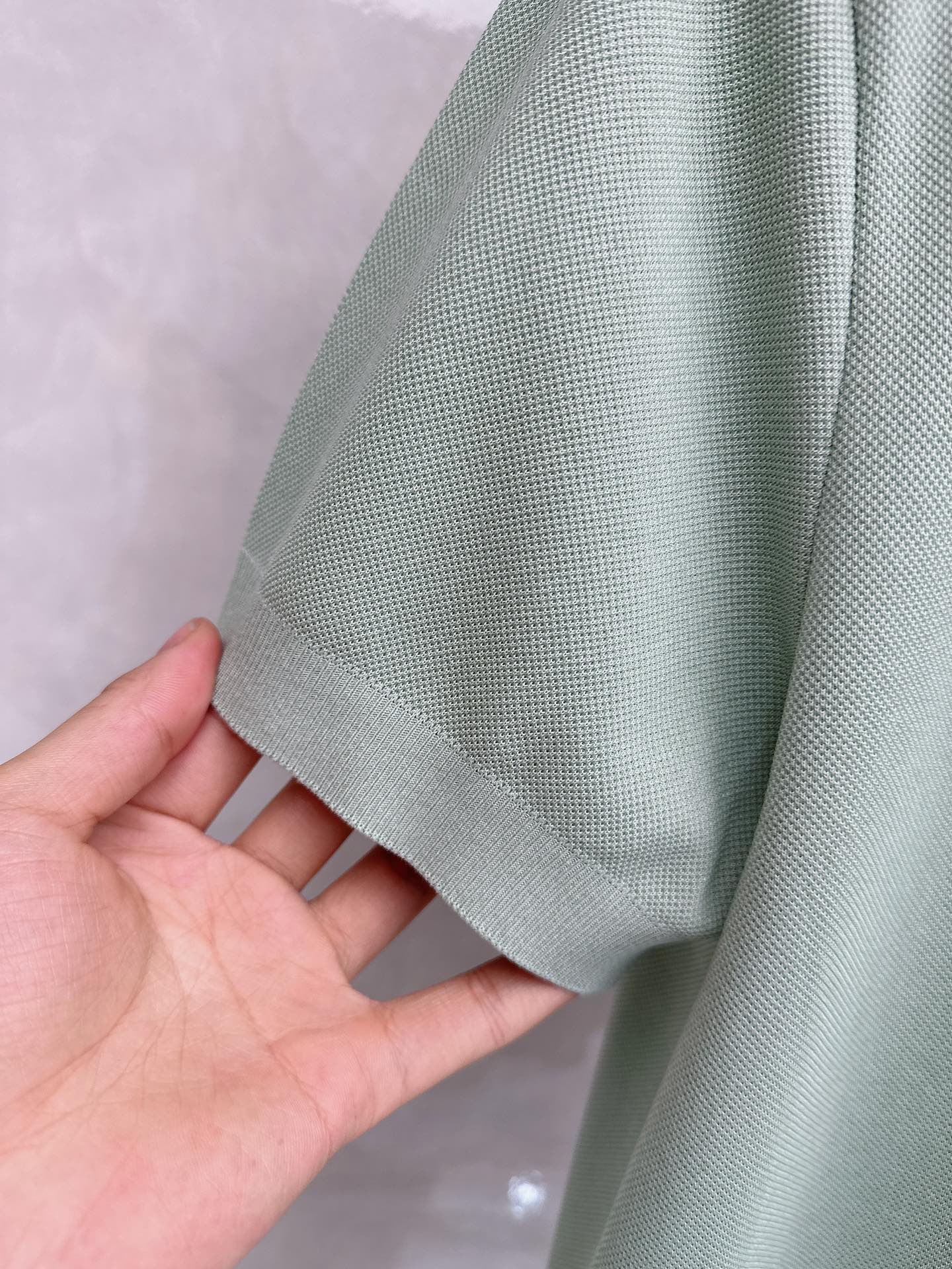 L春夏新品，针织Polo衫｜细腻针织肌理，触感软糯亲肤，透气不闷汗，胸口简约精致刺绣图案，低调有格调，提