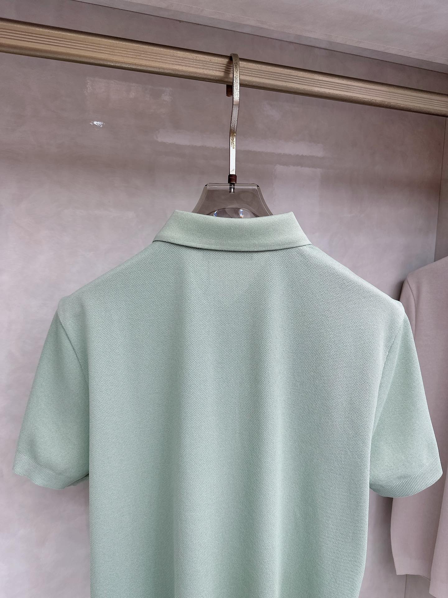 L春夏新品，针织Polo衫｜细腻针织肌理，触感软糯亲肤，透气不闷汗，胸口简约精致刺绣图案，低调有格调，提