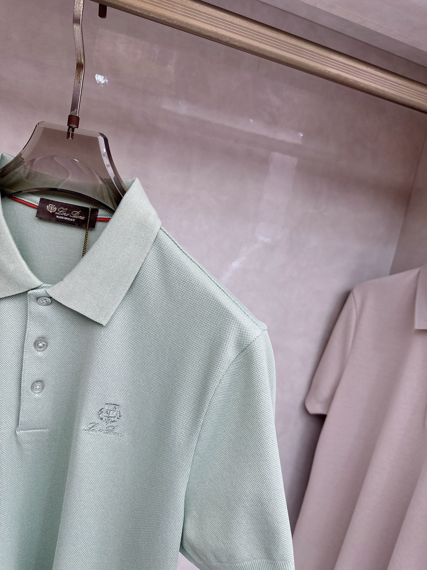 L春夏新品，针织Polo衫｜细腻针织肌理，触感软糯亲肤，透气不闷汗，胸口简约精致刺绣图案，低调有格调，提