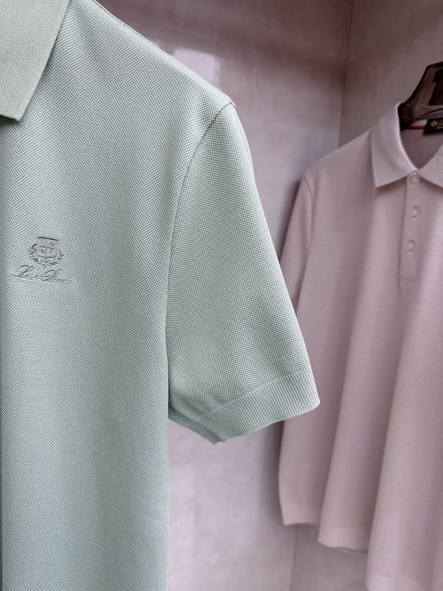 L春夏新品，针织Polo衫｜细腻针织肌理，触感软糯亲肤，透气不闷汗，胸口简约精致刺绣图案，低调有格调，提