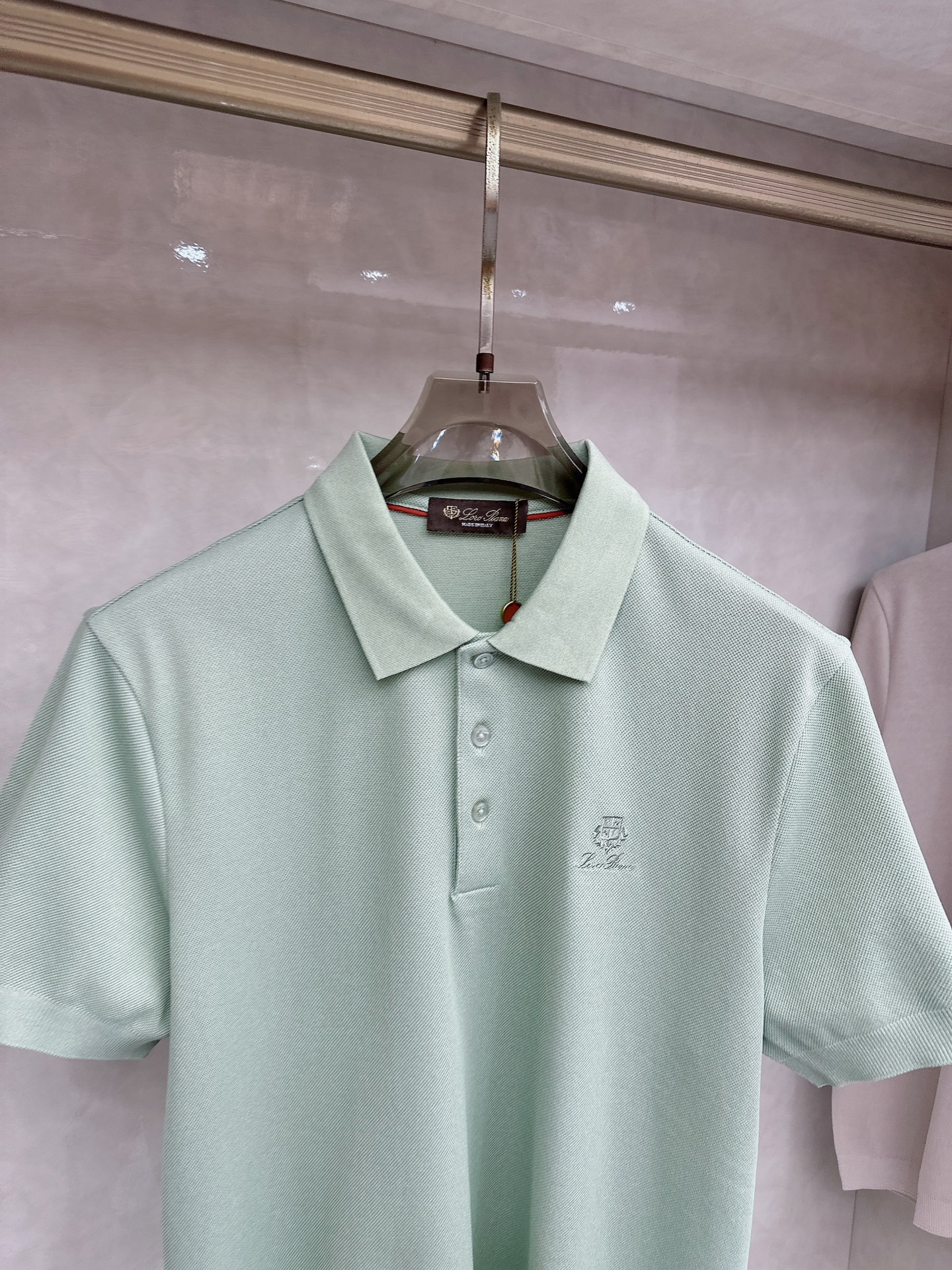 L春夏新品，针织Polo衫｜细腻针织肌理，触感软糯亲肤，透气不闷汗，胸口简约精致刺绣图案，低调有格调，提