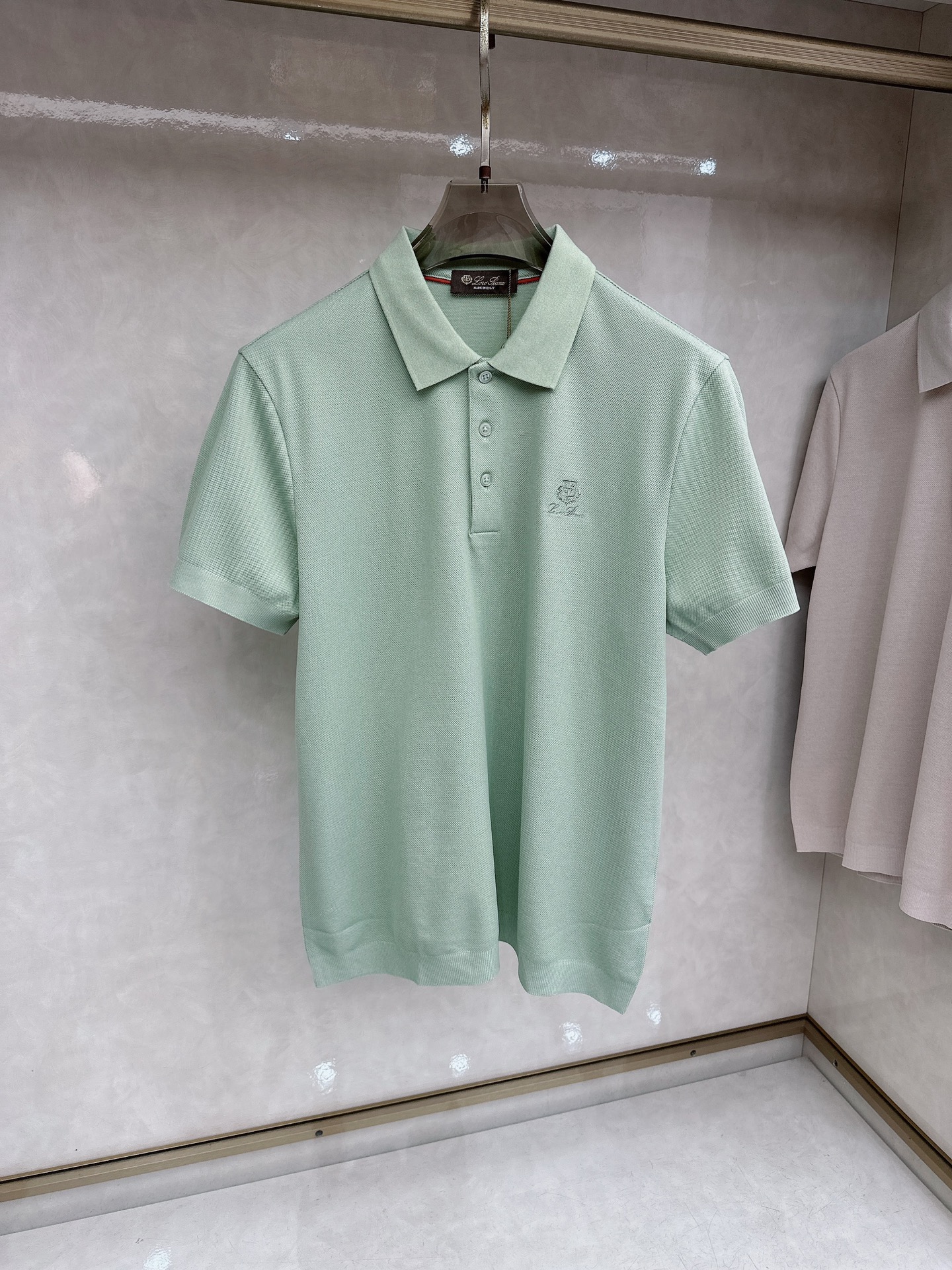 L春夏新品，针织Polo衫｜细腻针织肌理，触感软糯亲肤，透气不闷汗，胸口简约精致刺绣图案，低调有格调，提