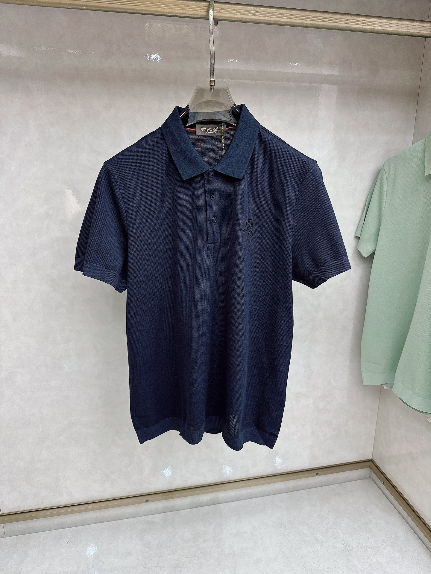 L春夏新品，针织Polo衫｜细腻针织肌理，触感软糯亲肤，透气不闷汗，胸口简约精致刺绣图案，低调有格调，提