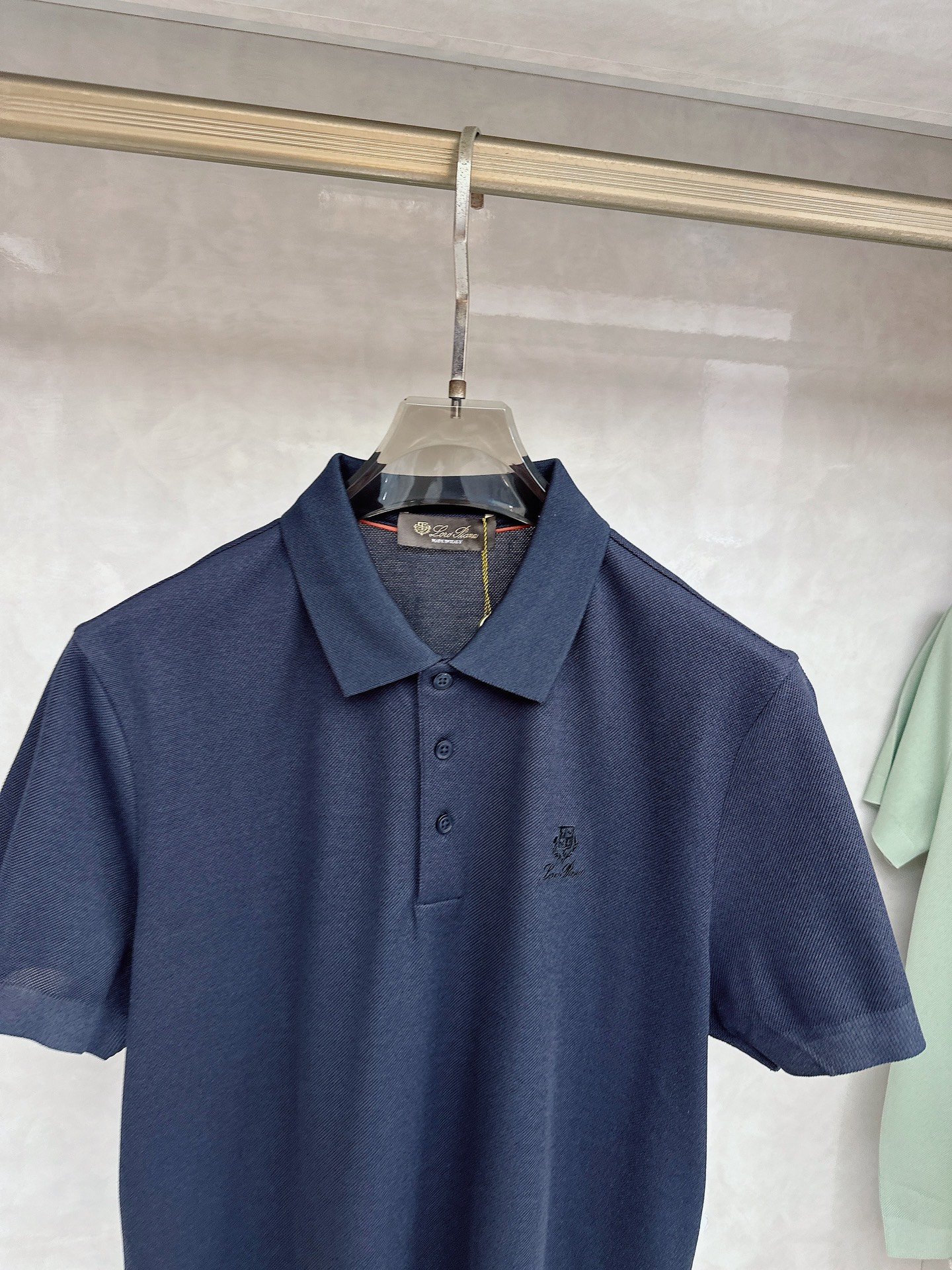 L春夏新品，针织Polo衫｜细腻针织肌理，触感软糯亲肤，透气不闷汗，胸口简约精致刺绣图案，低调有格调，提