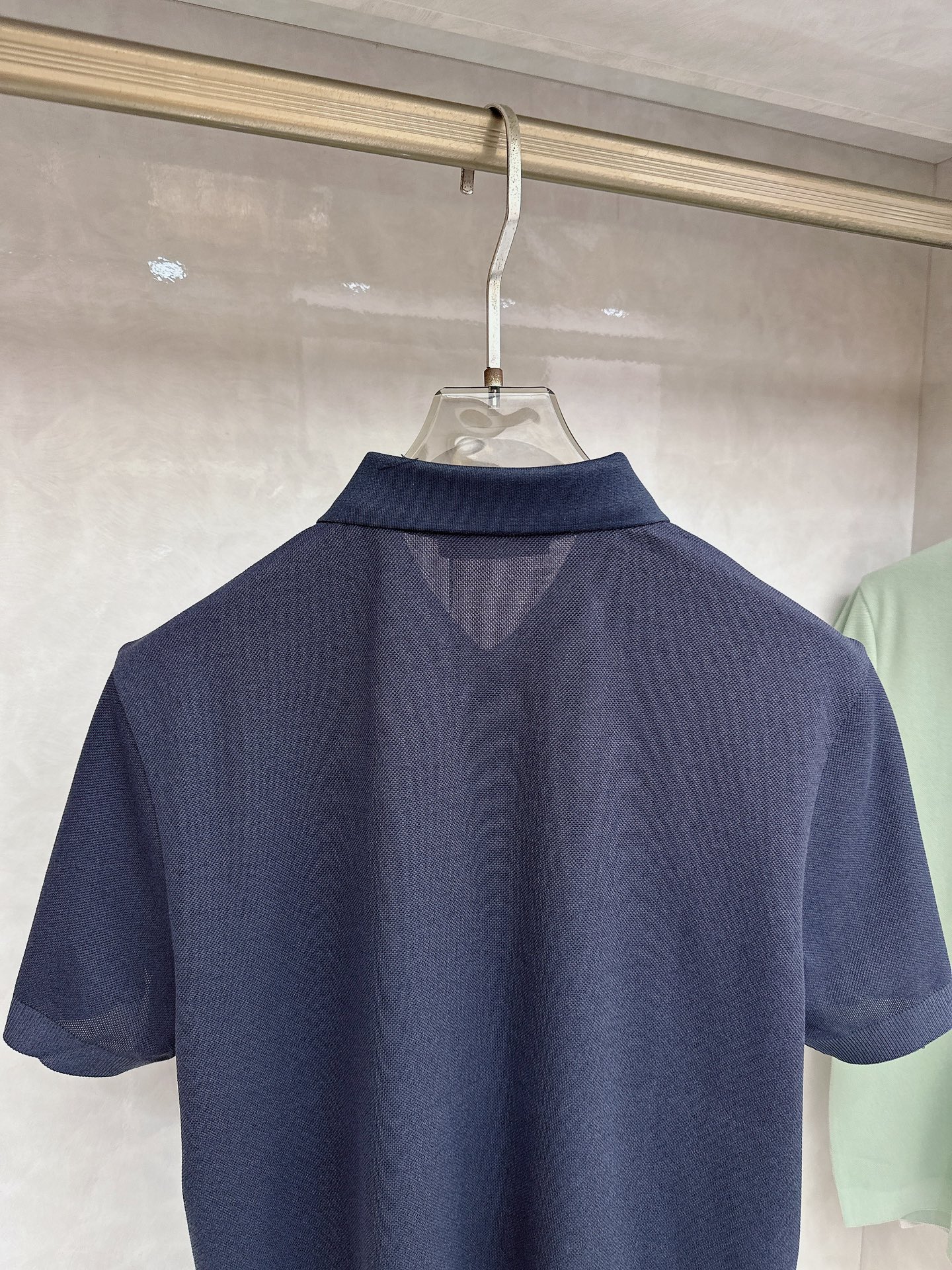 L春夏新品，针织Polo衫｜细腻针织肌理，触感软糯亲肤，透气不闷汗，胸口简约精致刺绣图案，低调有格调，提