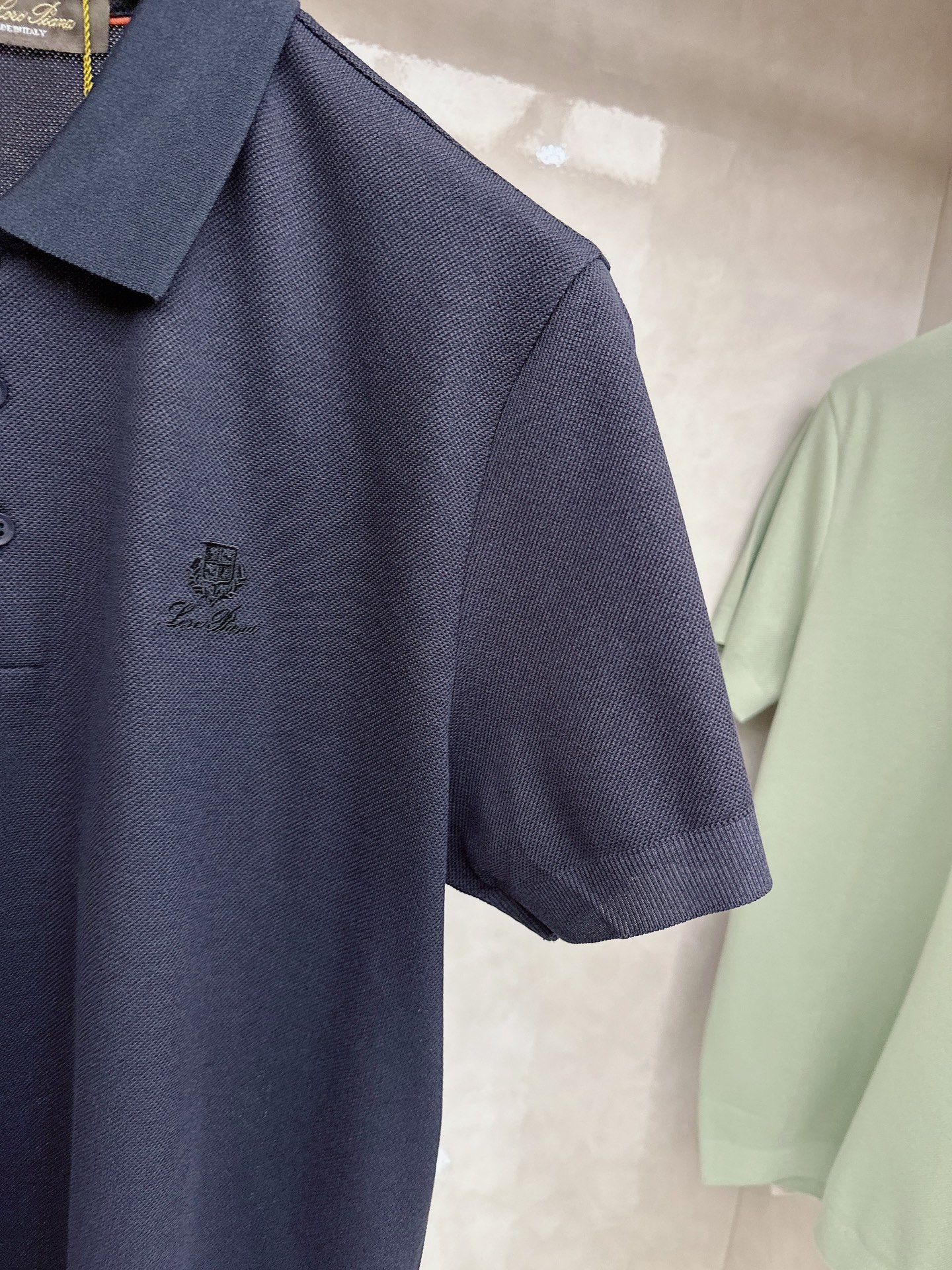 L春夏新品，针织Polo衫｜细腻针织肌理，触感软糯亲肤，透气不闷汗，胸口简约精致刺绣图案，低调有格调，提