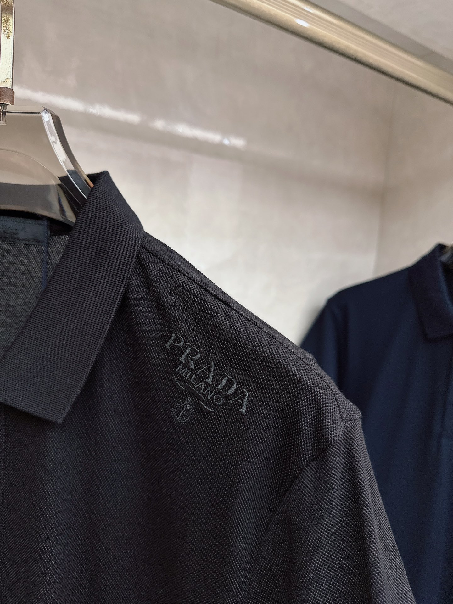 普拉达 上新 26ss P家早春新款Polo 原版定制 面料选用珠地棉 轻薄透气 上身丝滑舒适 高端大气